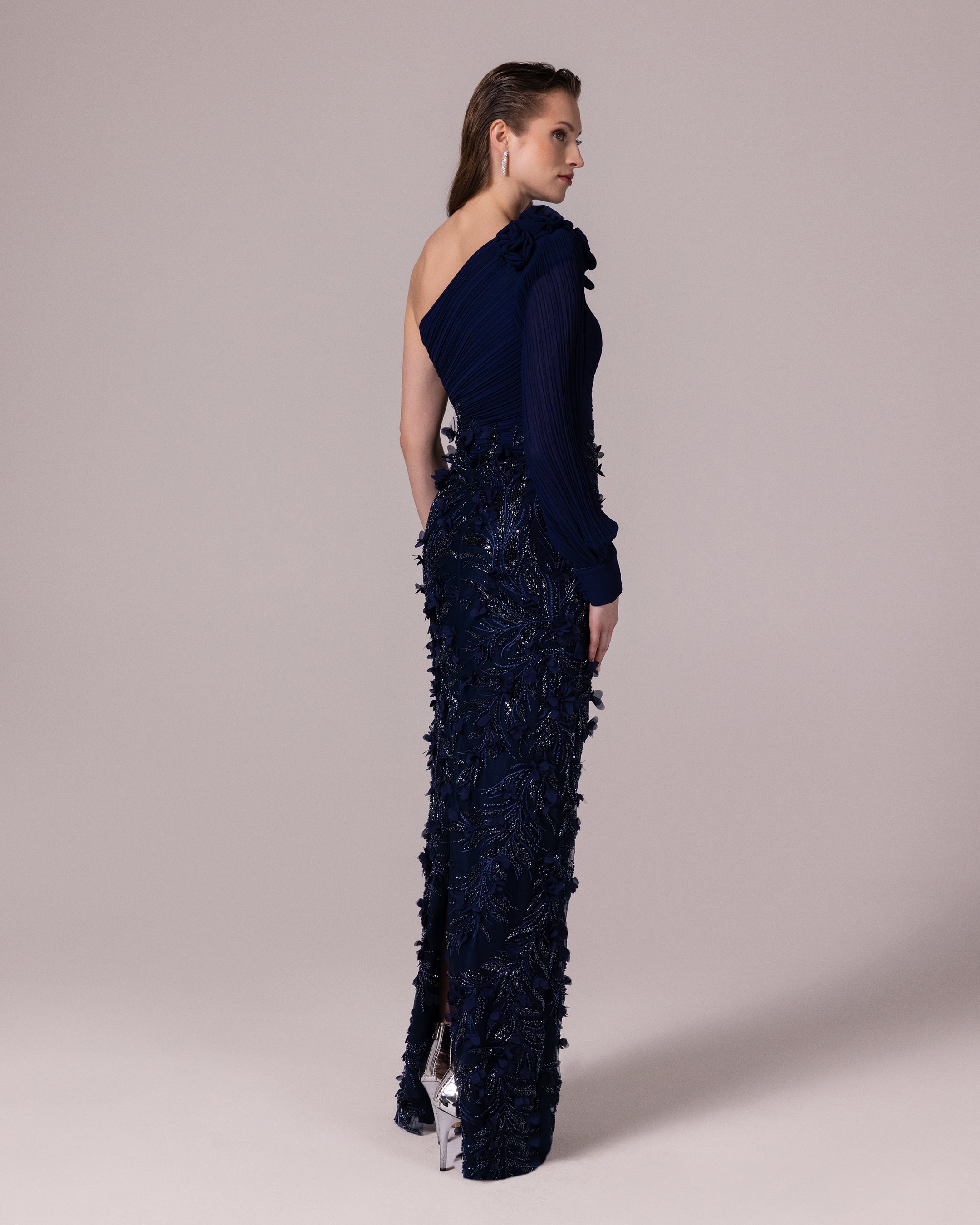 25161-Asimetrik Yaka İşlemeli Abiye Elbise