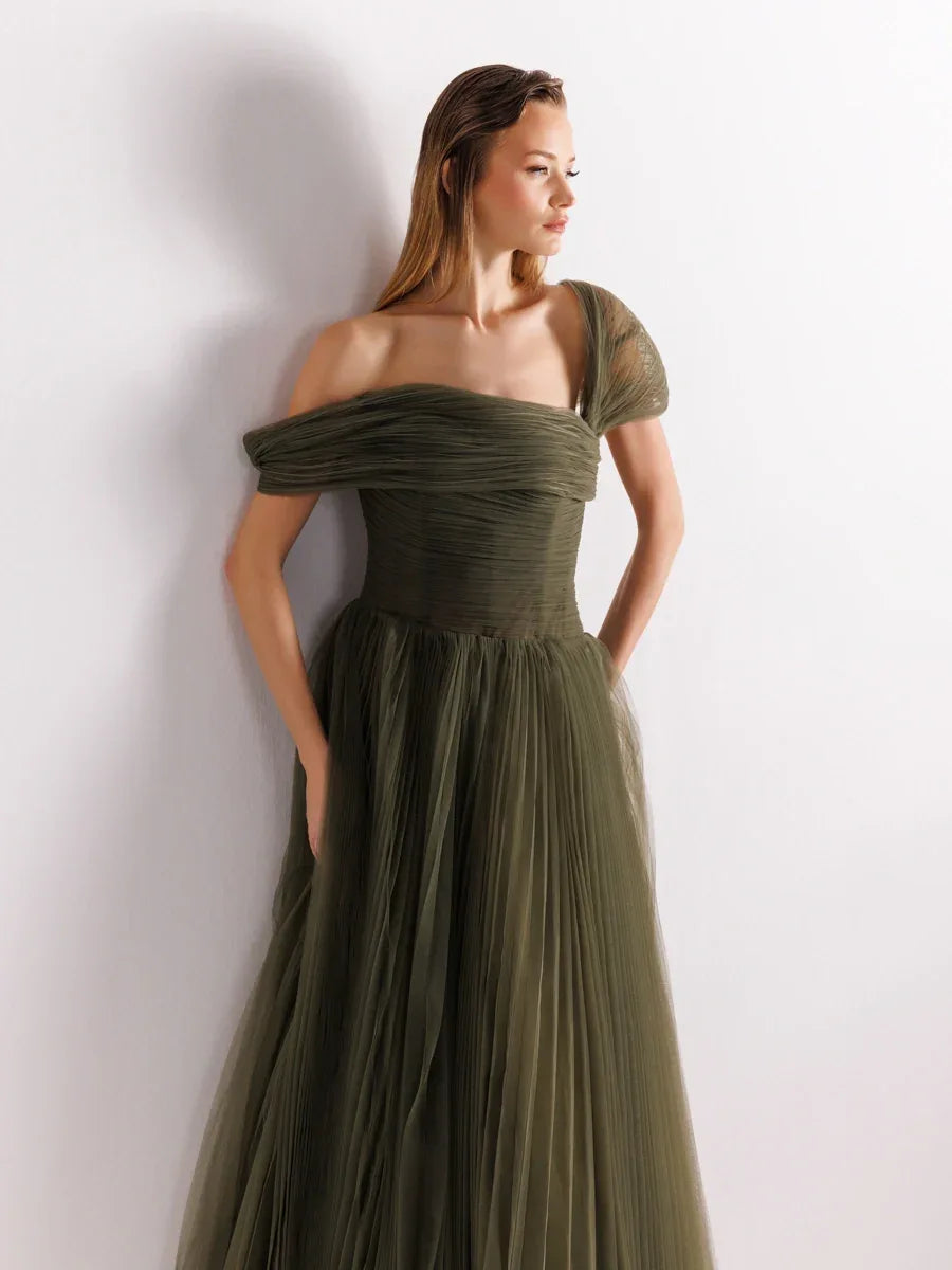 25168-Düşük Omuz Piliseli Kabarık Abiye Elbise - Kenzel