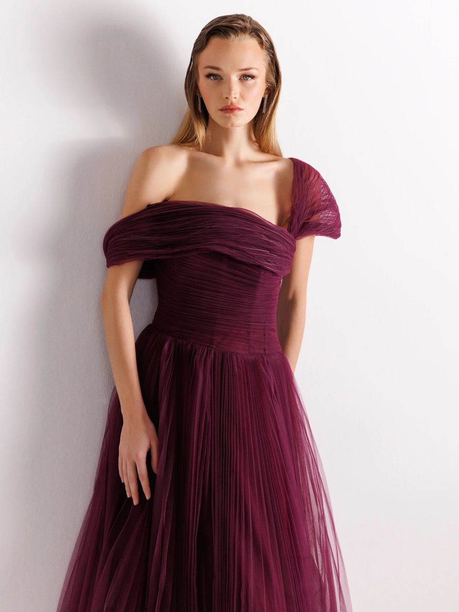 25168-Düşük Omuz Piliseli Kabarık Abiye Elbise