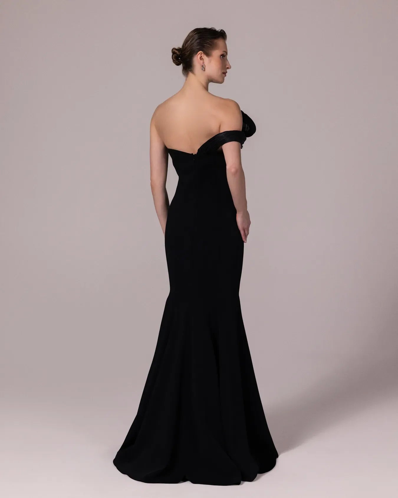 A25181-Yakası Piliseli ve Çiçek Detaylı Balık Abiye Elbise - Kenzel