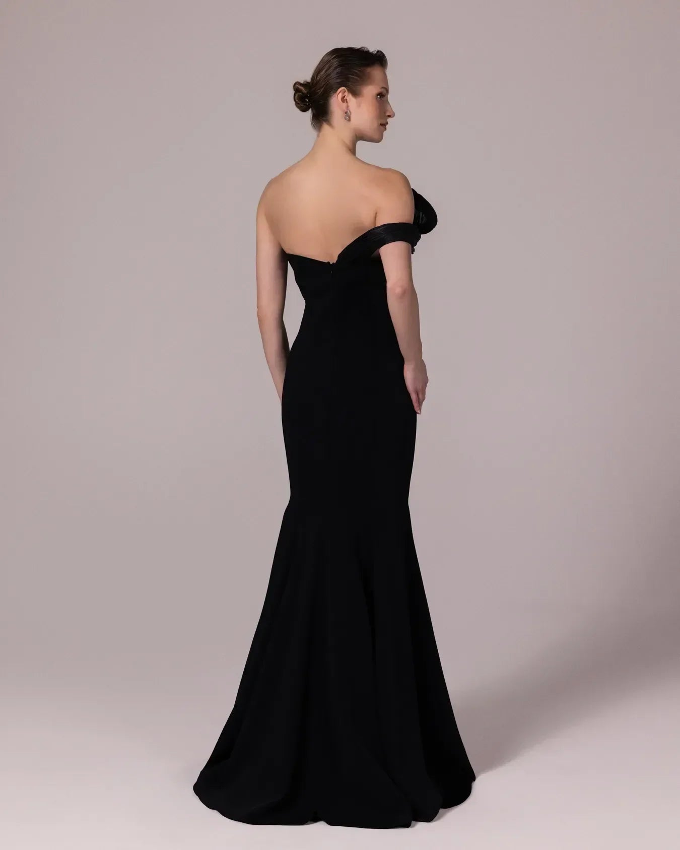 A25181-Yakası Piliseli ve Çiçek Detaylı Balık Abiye Elbise - Kenzel