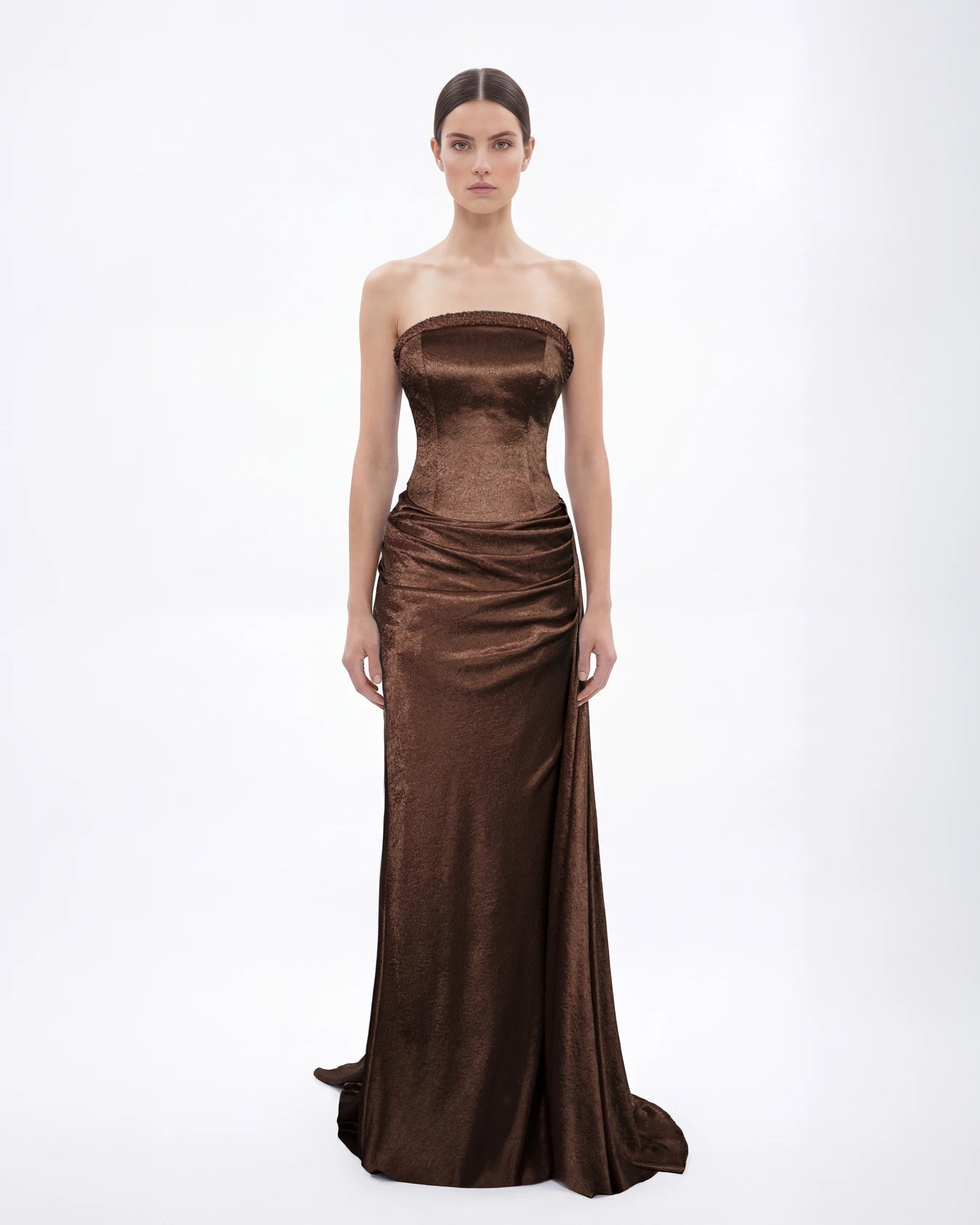 25190-Straplez İşleme Detaylı Degaje Döküm Uzun Elbise