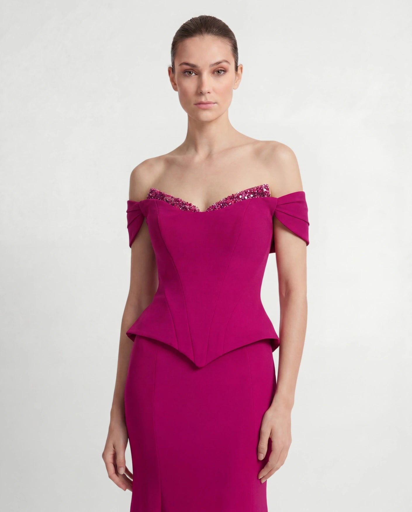 25194-Taş İşlemeli Kalp Yaka Peplum Balık Abiye Elbise