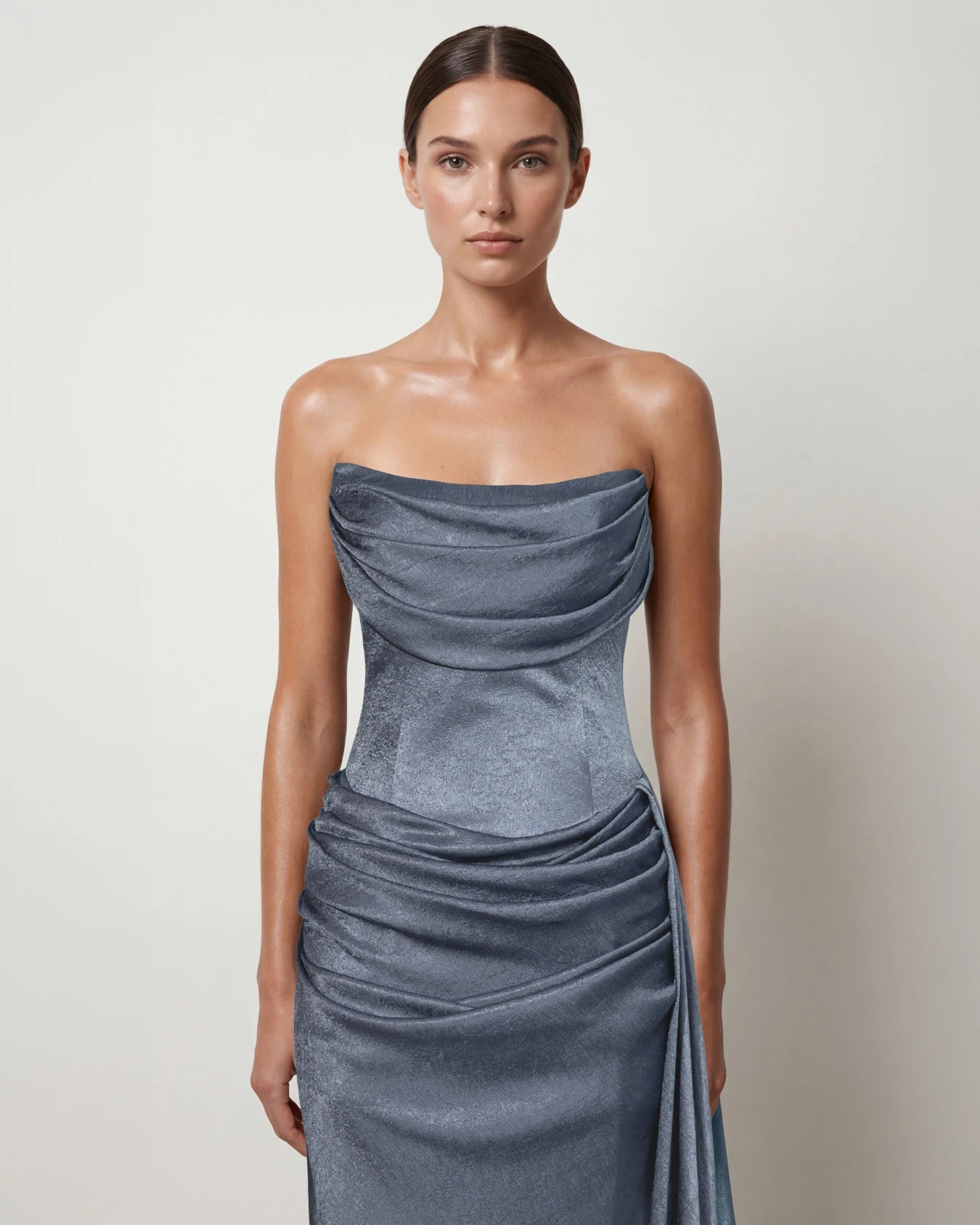 25196-Degaje Yaka Beli Fit Drapeli Abiye Elbise