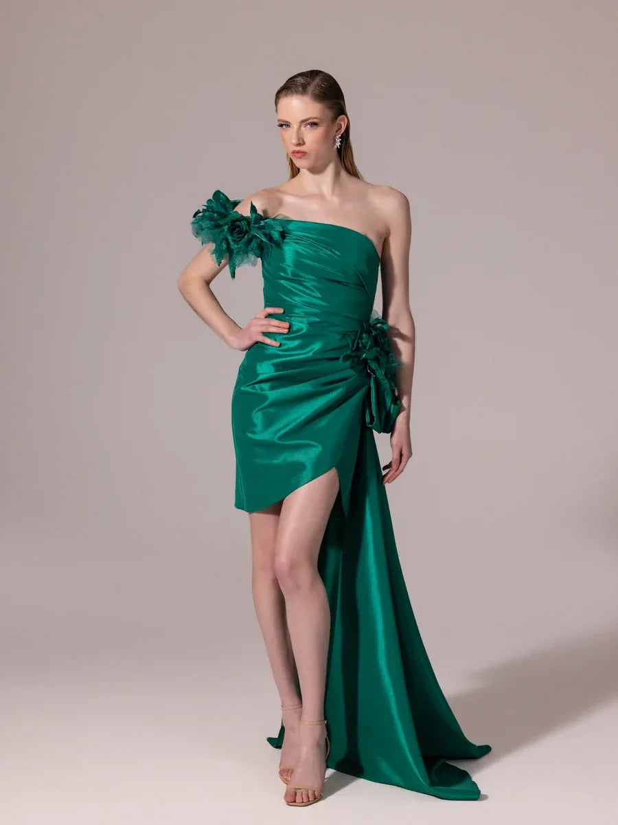 25300-Straplez Çiçek Aksesuarlı Kuyruklu Mini Elbise - Kenzel