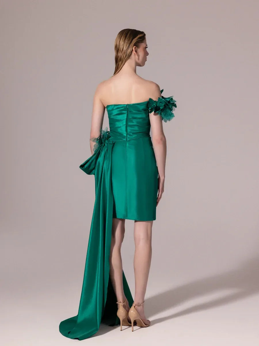 25300-Straplez Çiçek Aksesuarlı Kuyruklu Mini Elbise - Kenzel