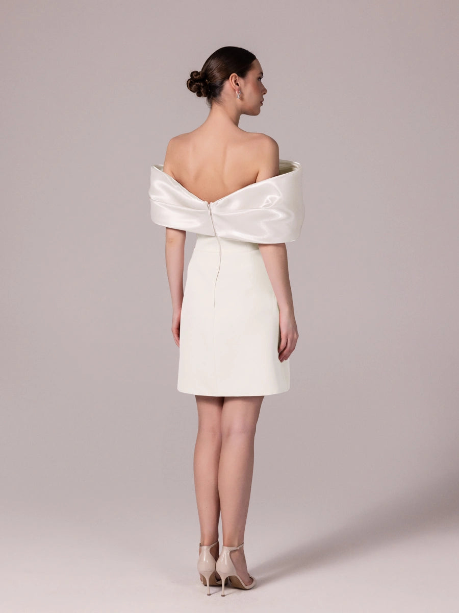 25301-Yakası Organze Detaylı Straplez Krep Mini Elbise