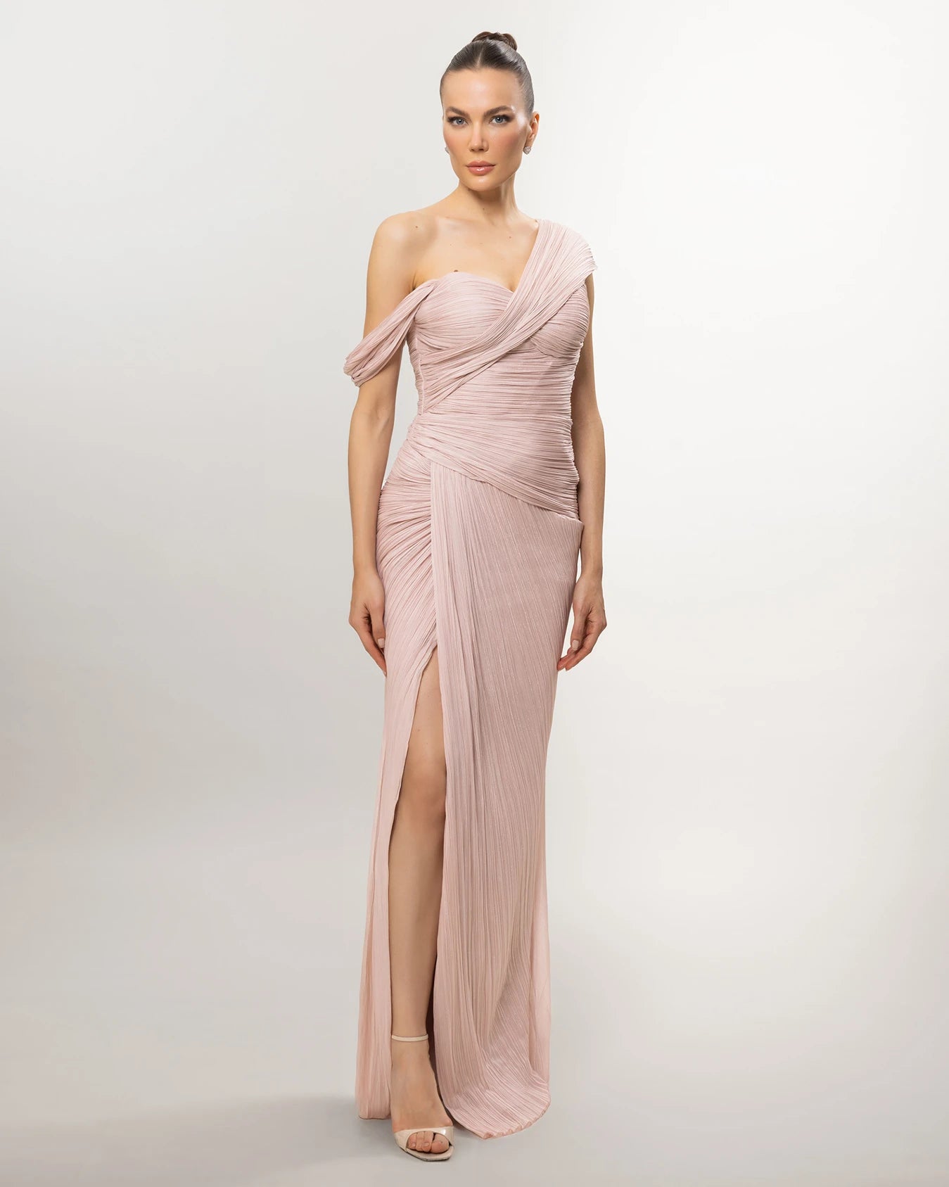 26012-Asimetrik Yaka Drapeli Uzun Abiye Elbise