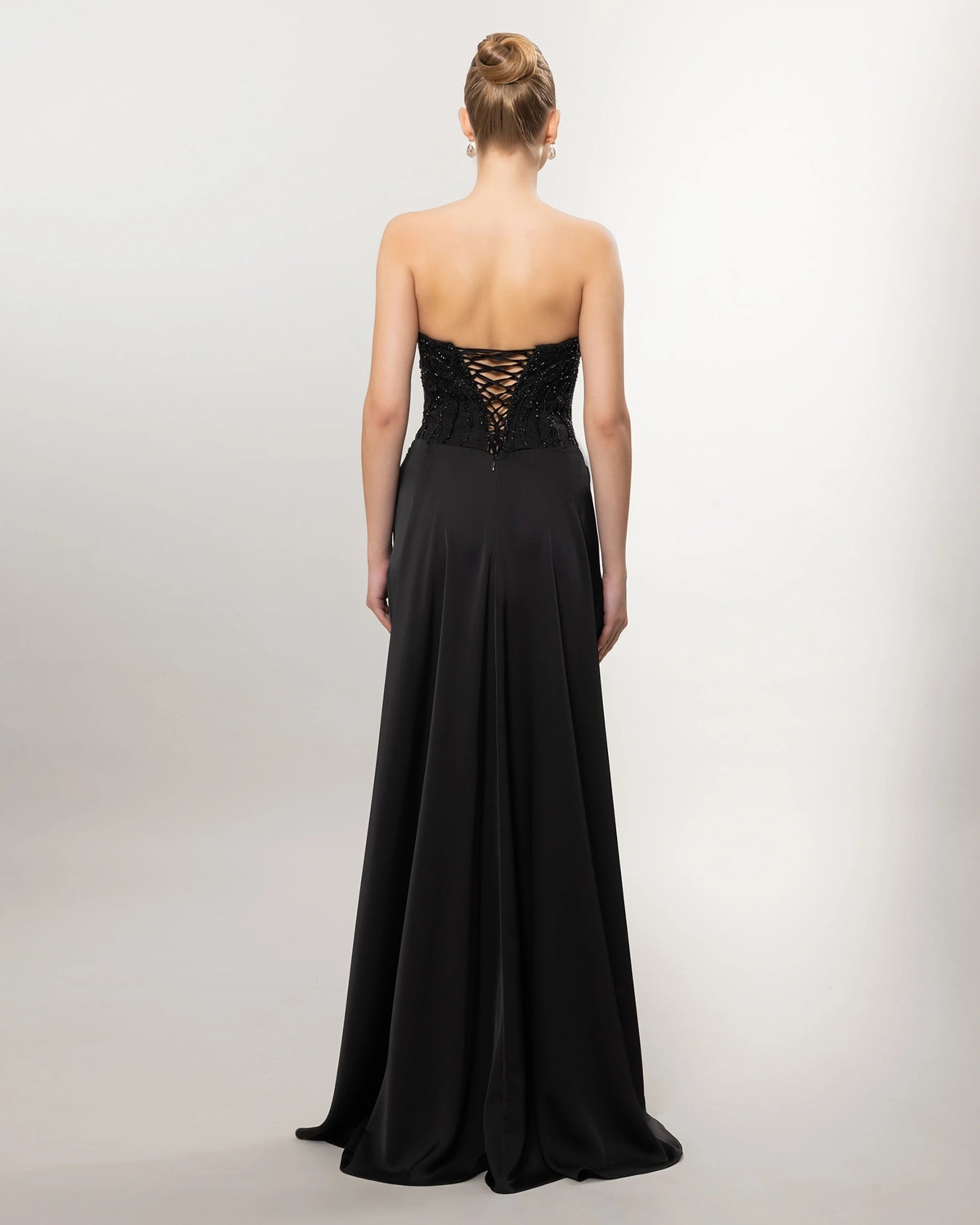 26021-Straplez Taş İşlemeli Drapeli Uzun Abiye Elbise