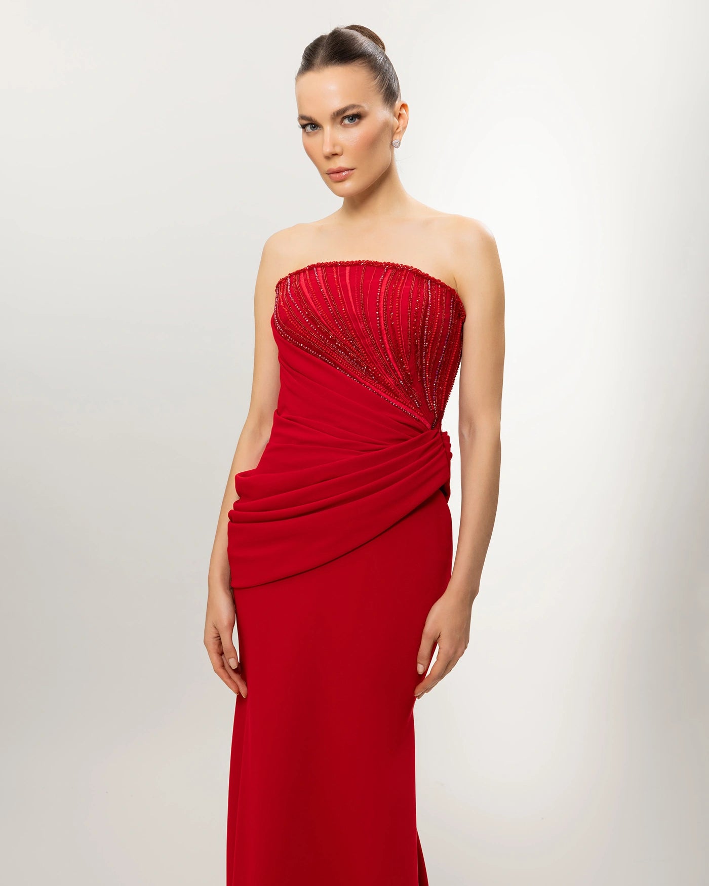 26033-Straplez Taş İşlemeli Drapeli Balık Abiye