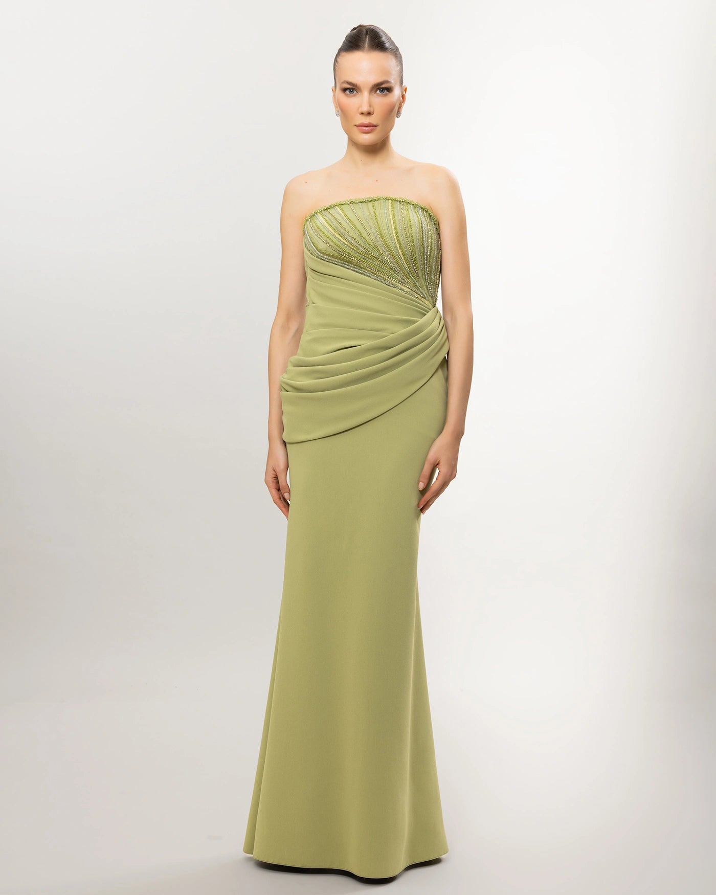 26033-Straplez Taş İşlemeli Drapeli Balık Abiye