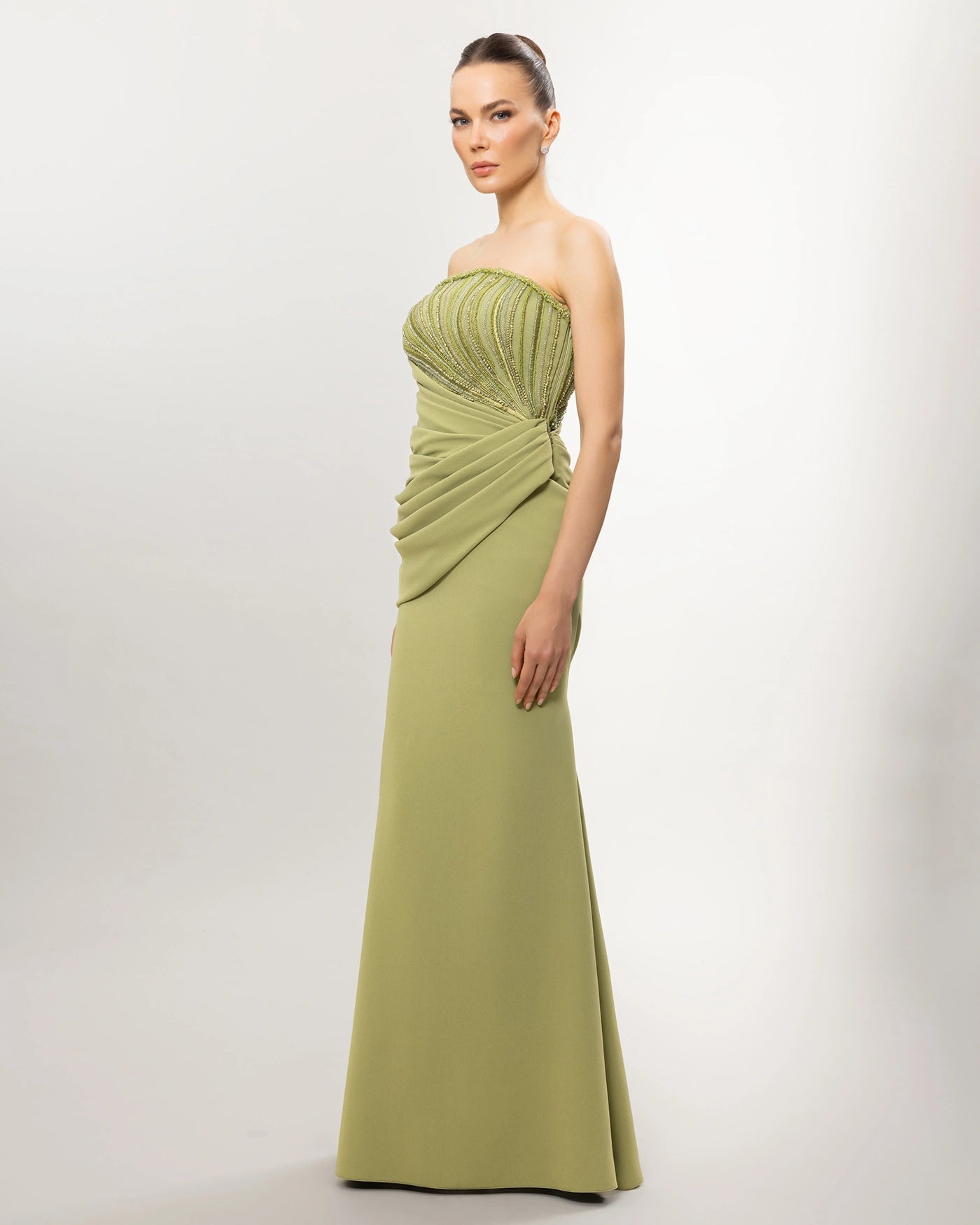 26033-Straplez Taş İşlemeli Drapeli Balık Abiye