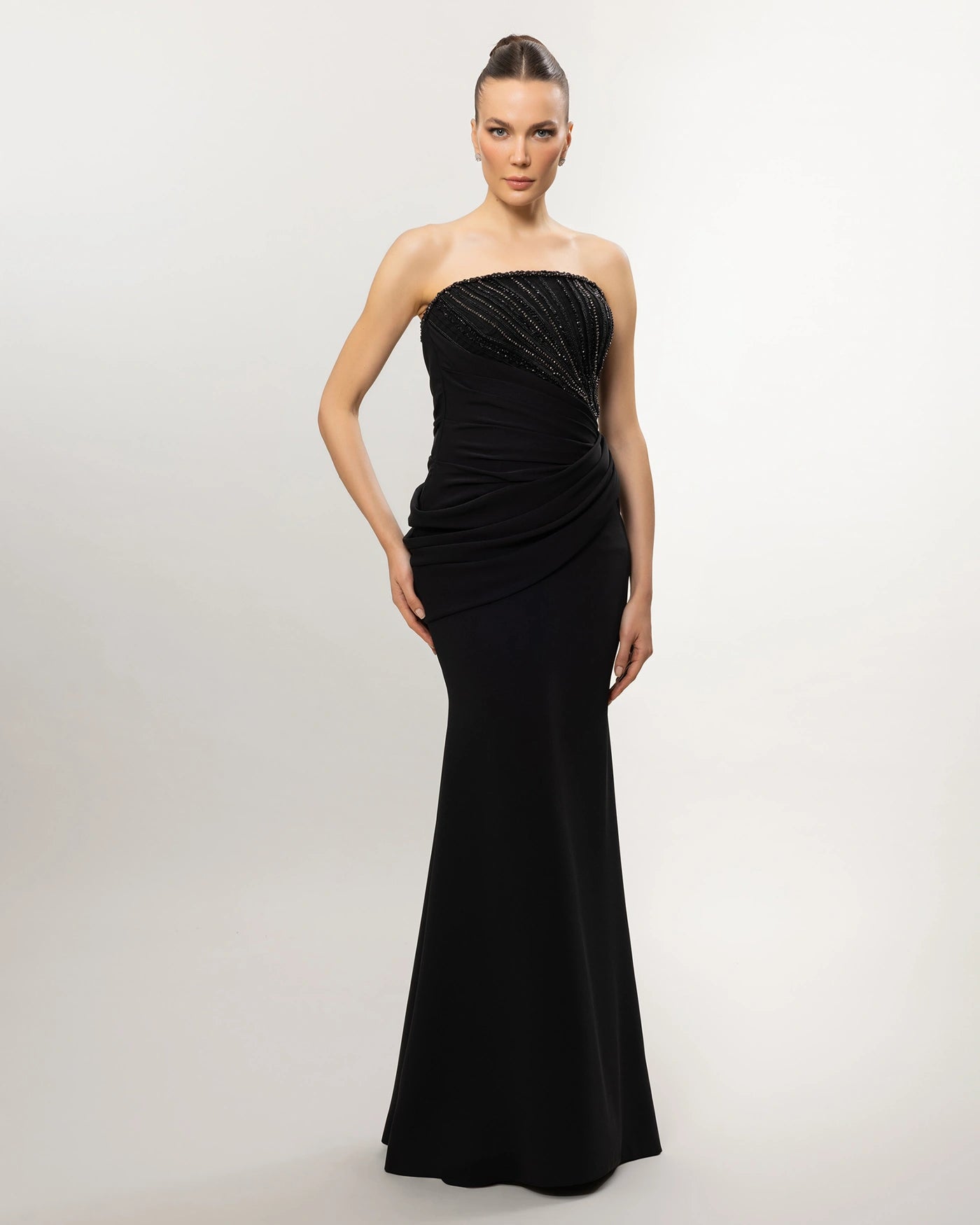 26033-Straplez Taş İşlemeli Drapeli Balık Abiye