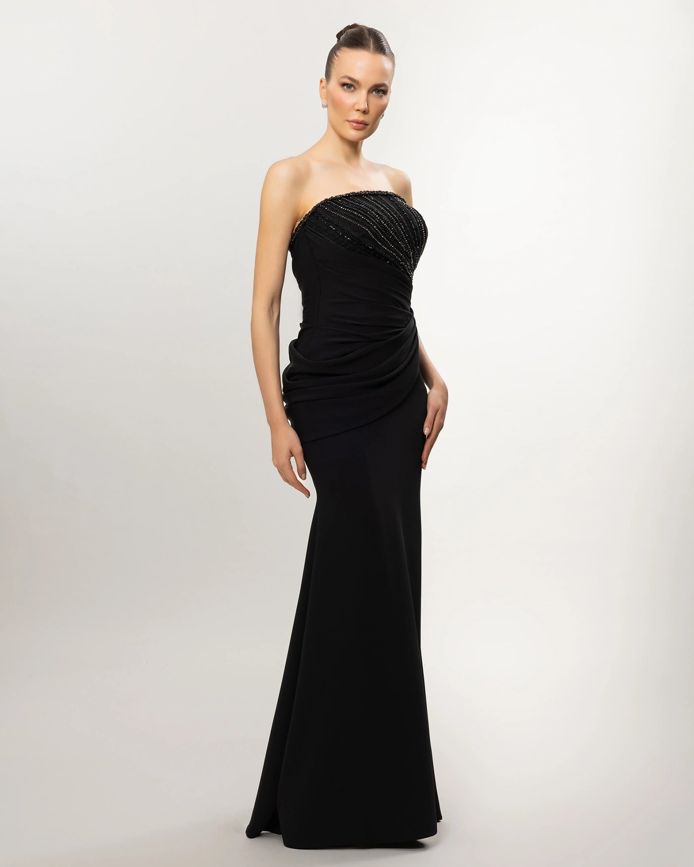 26033-Straplez Taş İşlemeli Drapeli Balık Abiye