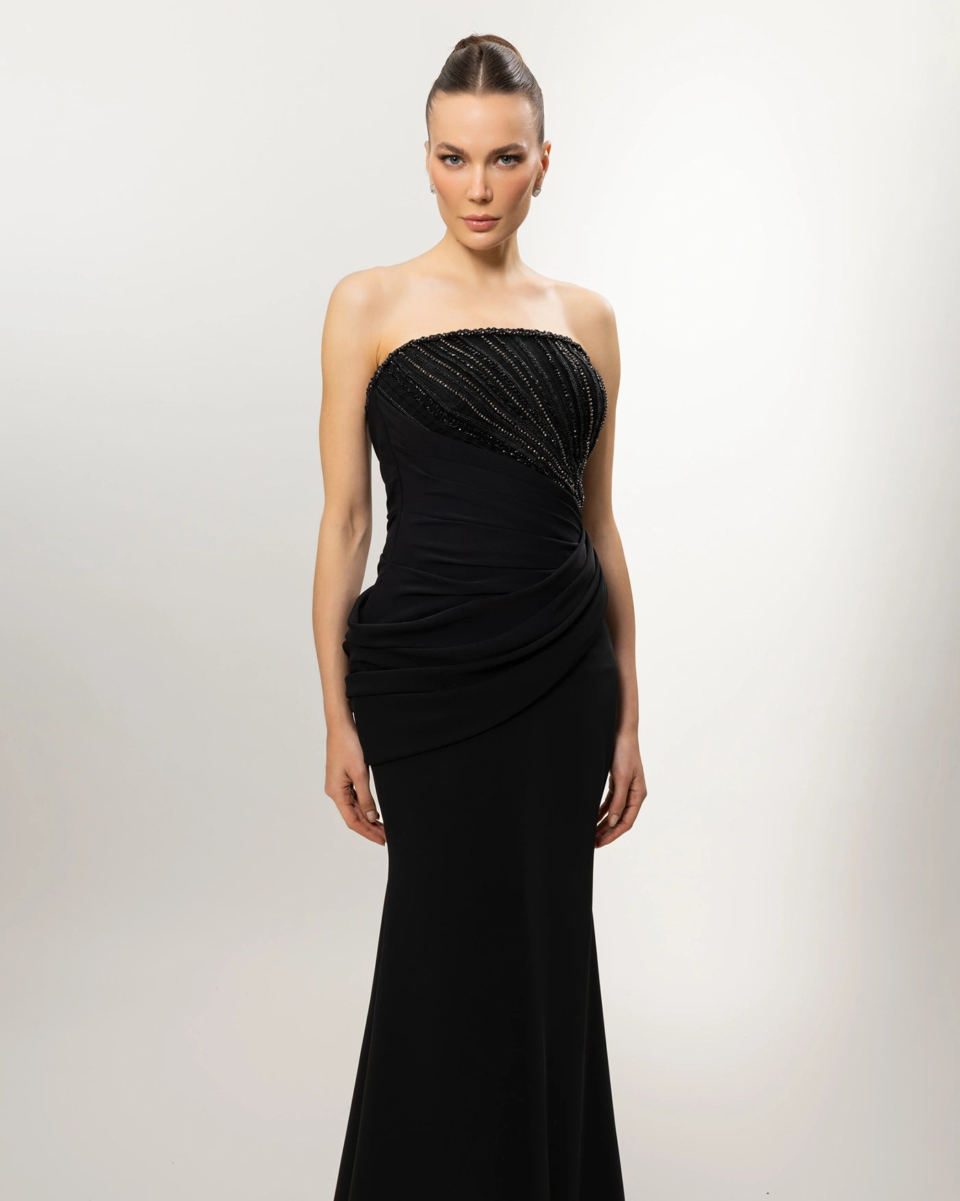 26033-Straplez Taş İşlemeli Drapeli Balık Abiye