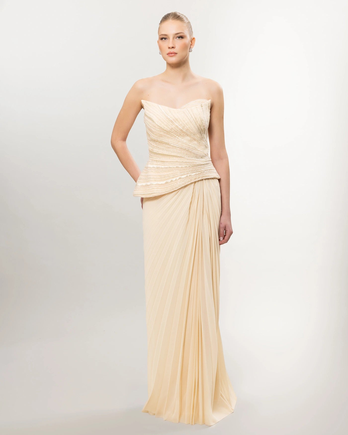 26035-Straplez Peplum Detaylı Yırtmaçlı Abiye Elbise
