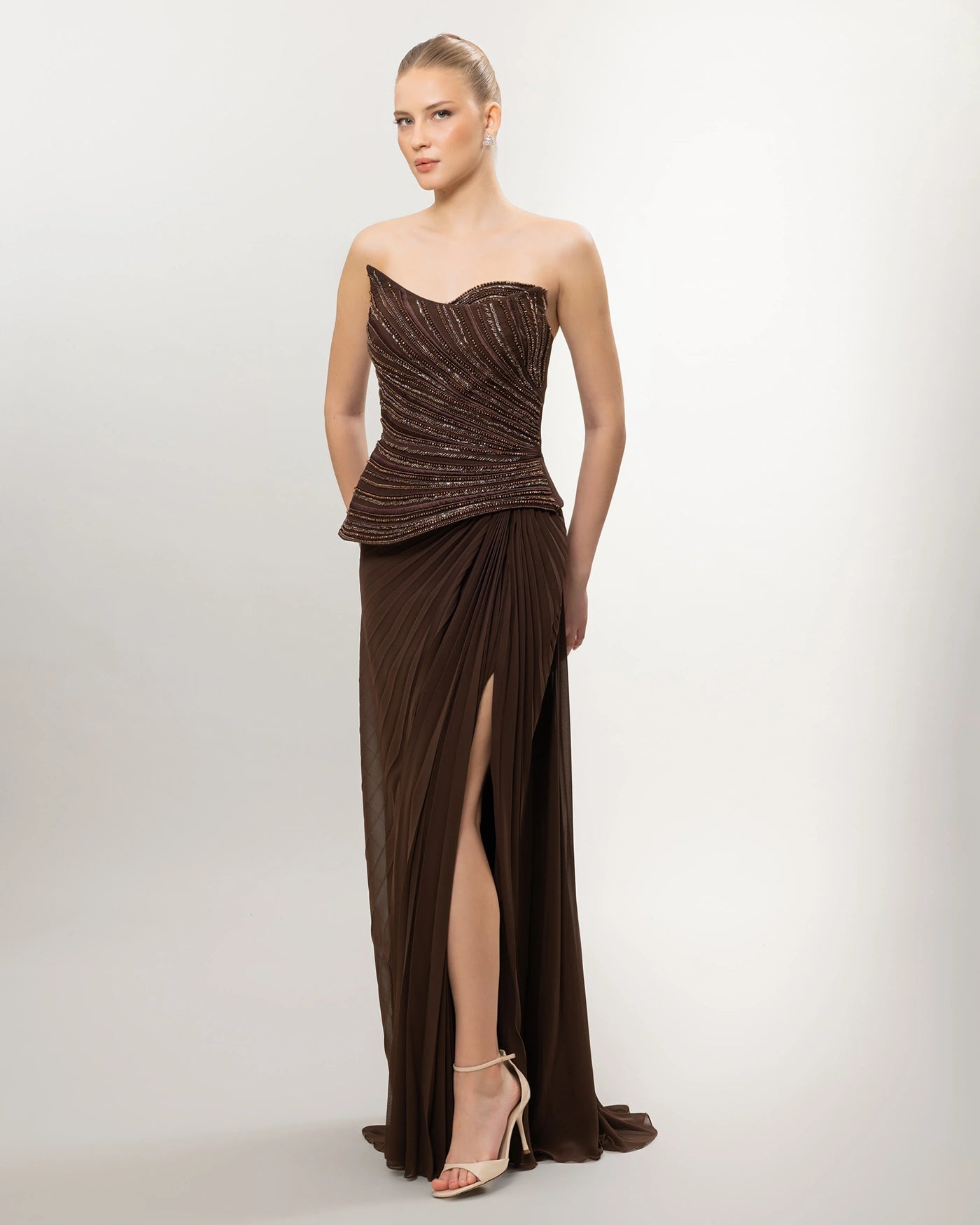 26035-Straplez Peplum Detaylı Yırtmaçlı Abiye Elbise