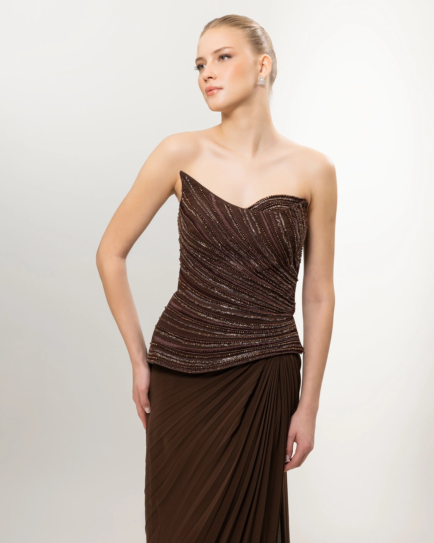 26035-Straplez Peplum Detaylı Yırtmaçlı Abiye Elbise