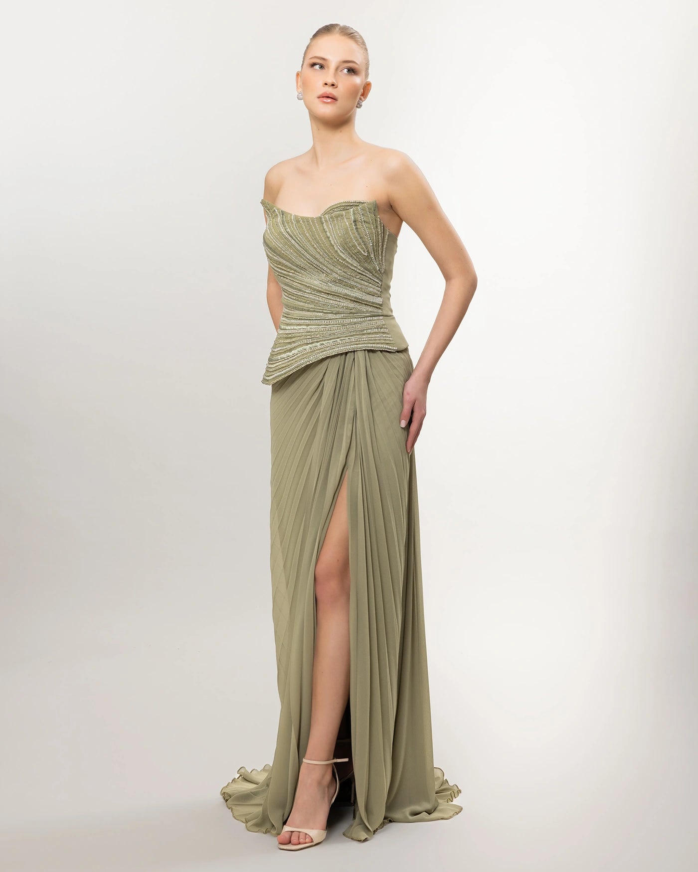 26035-Straplez Peplum Detaylı Yırtmaçlı Abiye Elbise