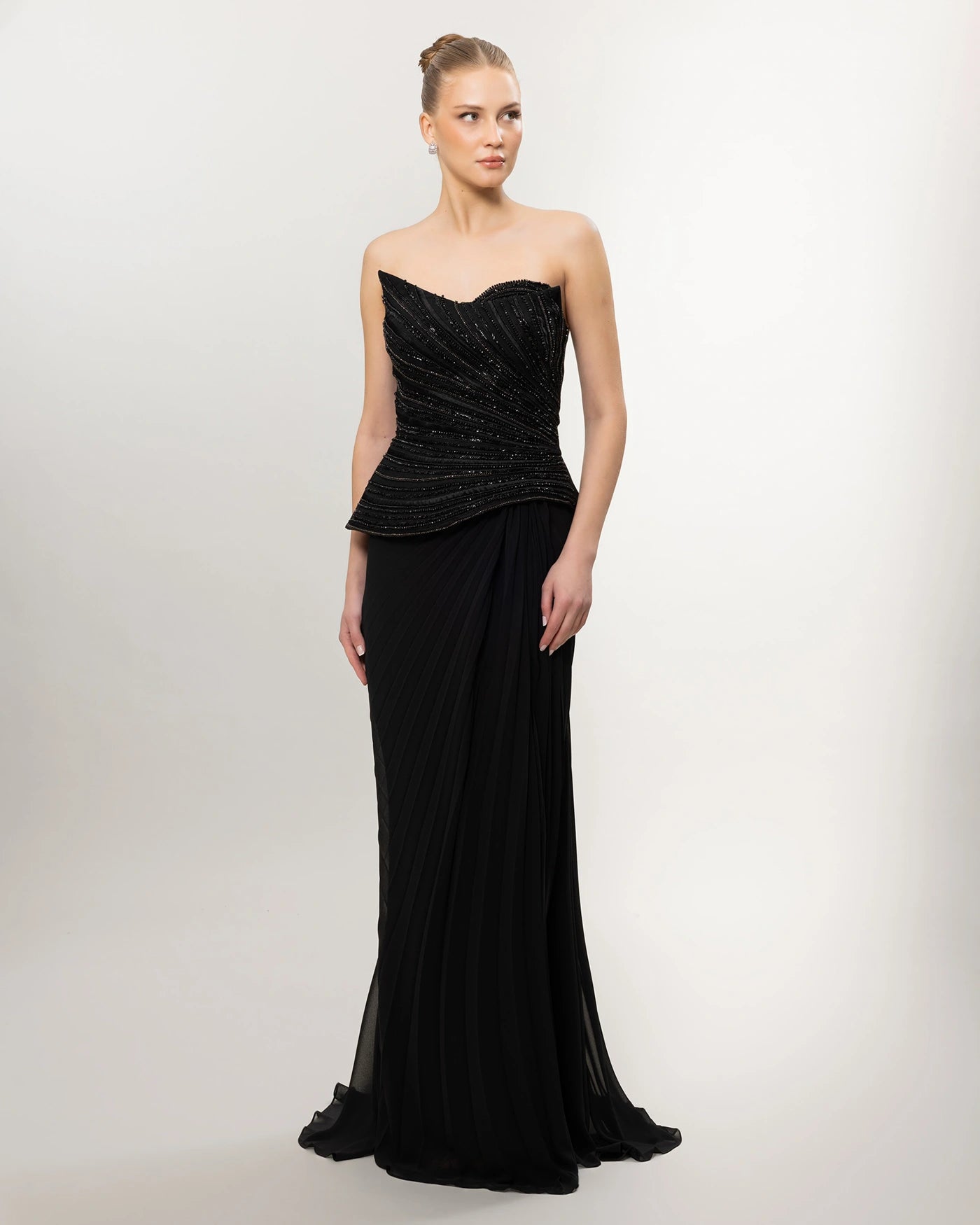 26035-Straplez Peplum Detaylı Yırtmaçlı Abiye Elbise