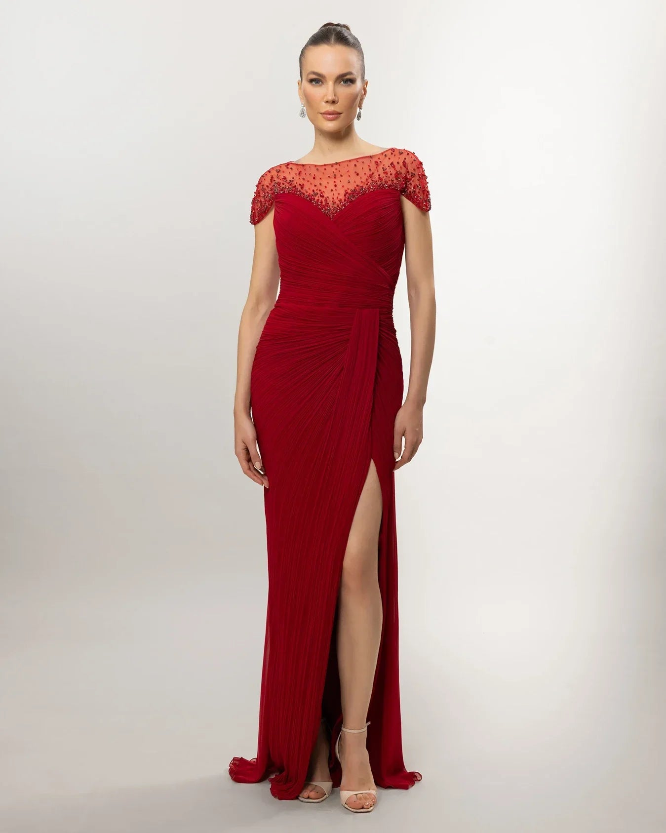 26039-Üstü İşlemeli, Yırtmaçlı Uzun Abiye Elbise - Kenzel