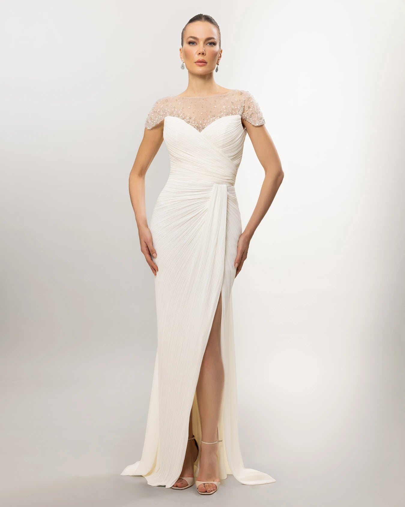 26039-Üstü İşlemeli, Yırtmaçlı Uzun Abiye Elbise