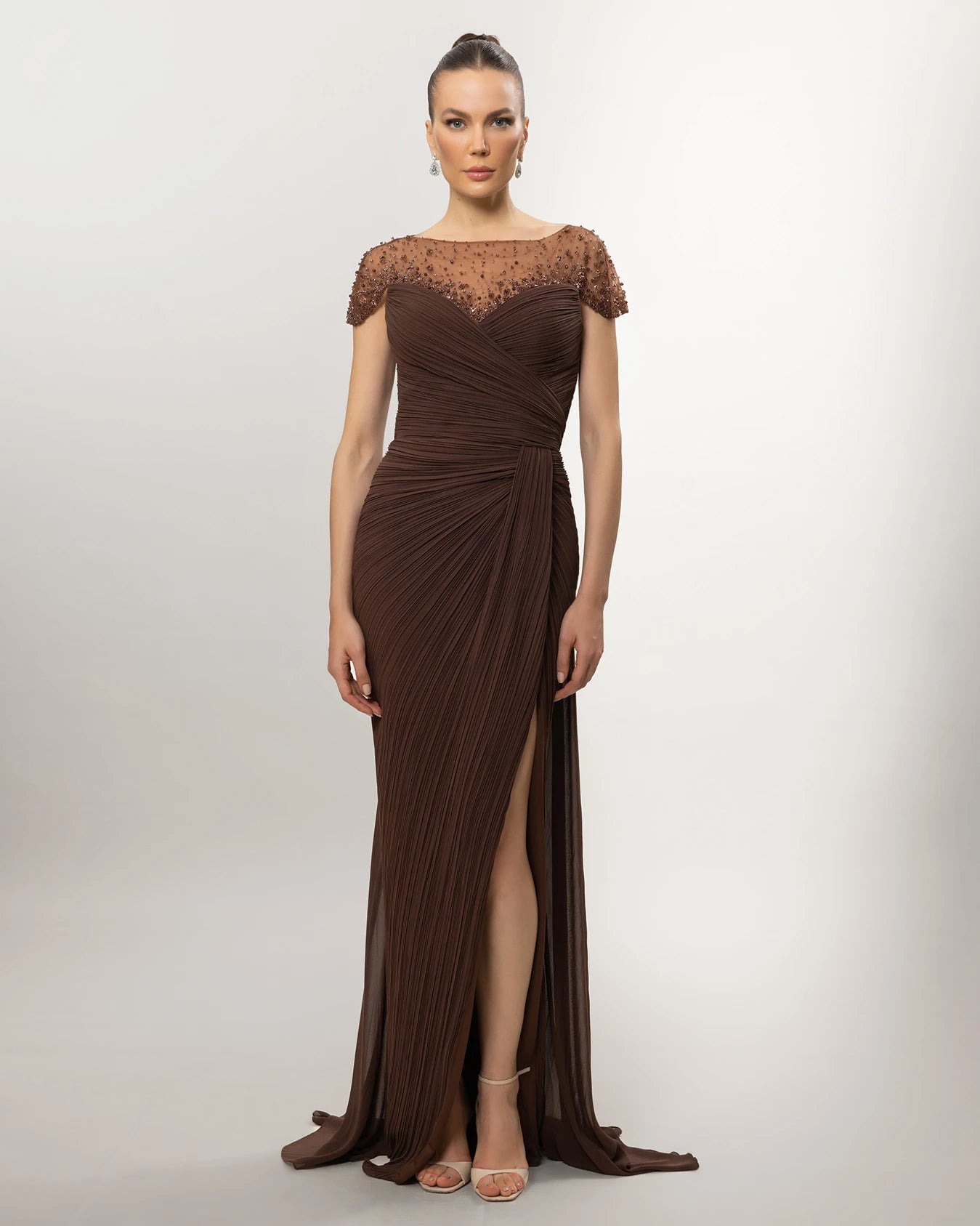 26039-Üstü İşlemeli, Yırtmaçlı Uzun Abiye Elbise