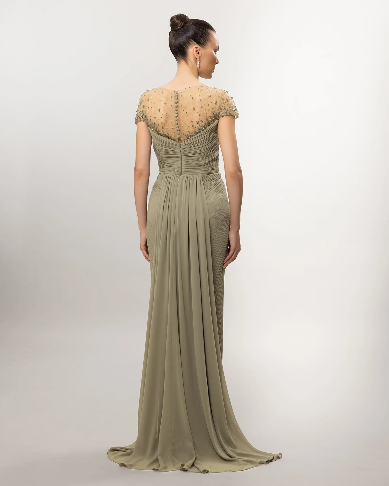 26039-Üstü İşlemeli, Yırtmaçlı Uzun Abiye Elbise