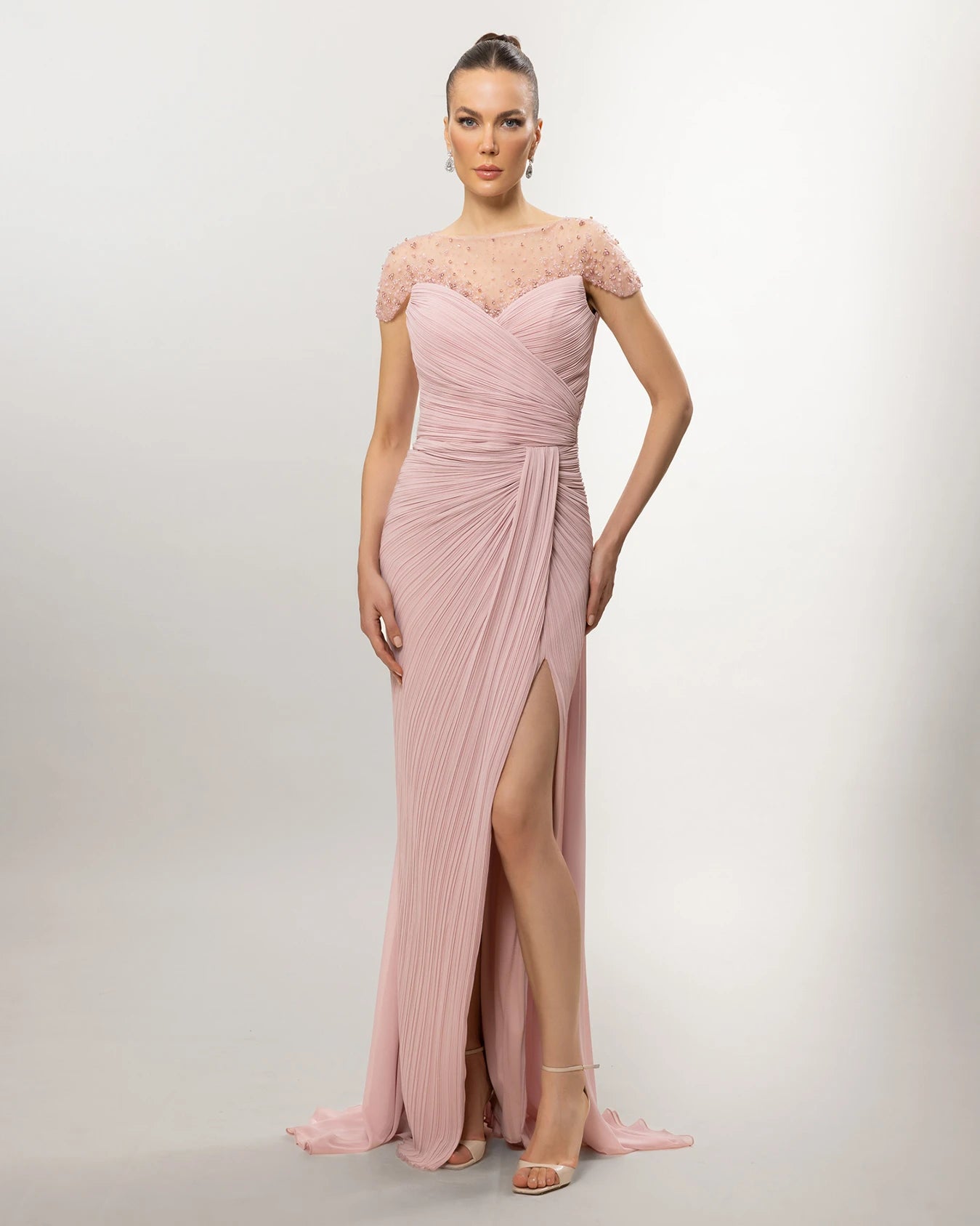 26039-Üstü İşlemeli, Yırtmaçlı Uzun Abiye Elbise