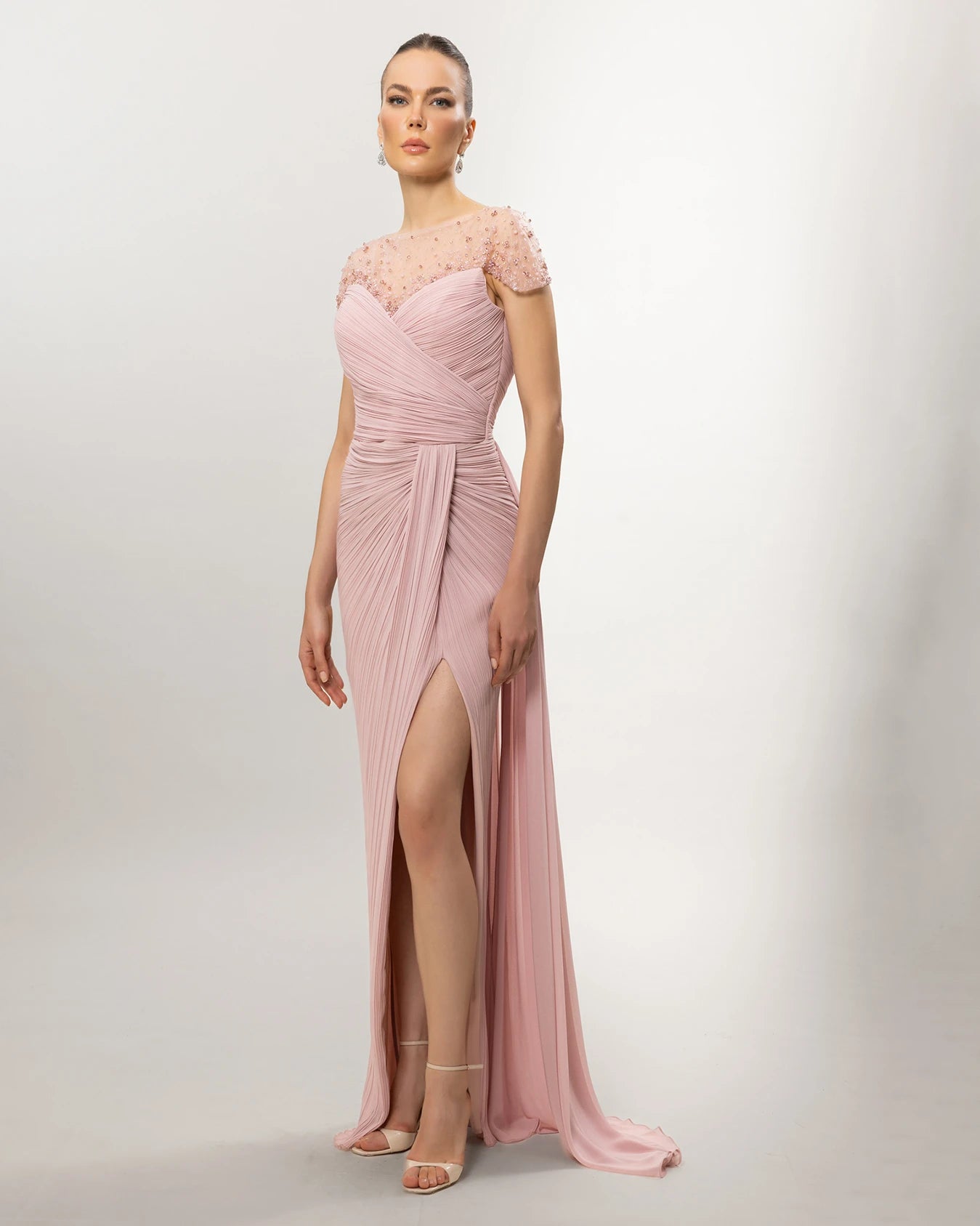 26039-Üstü İşlemeli, Yırtmaçlı Uzun Abiye Elbise