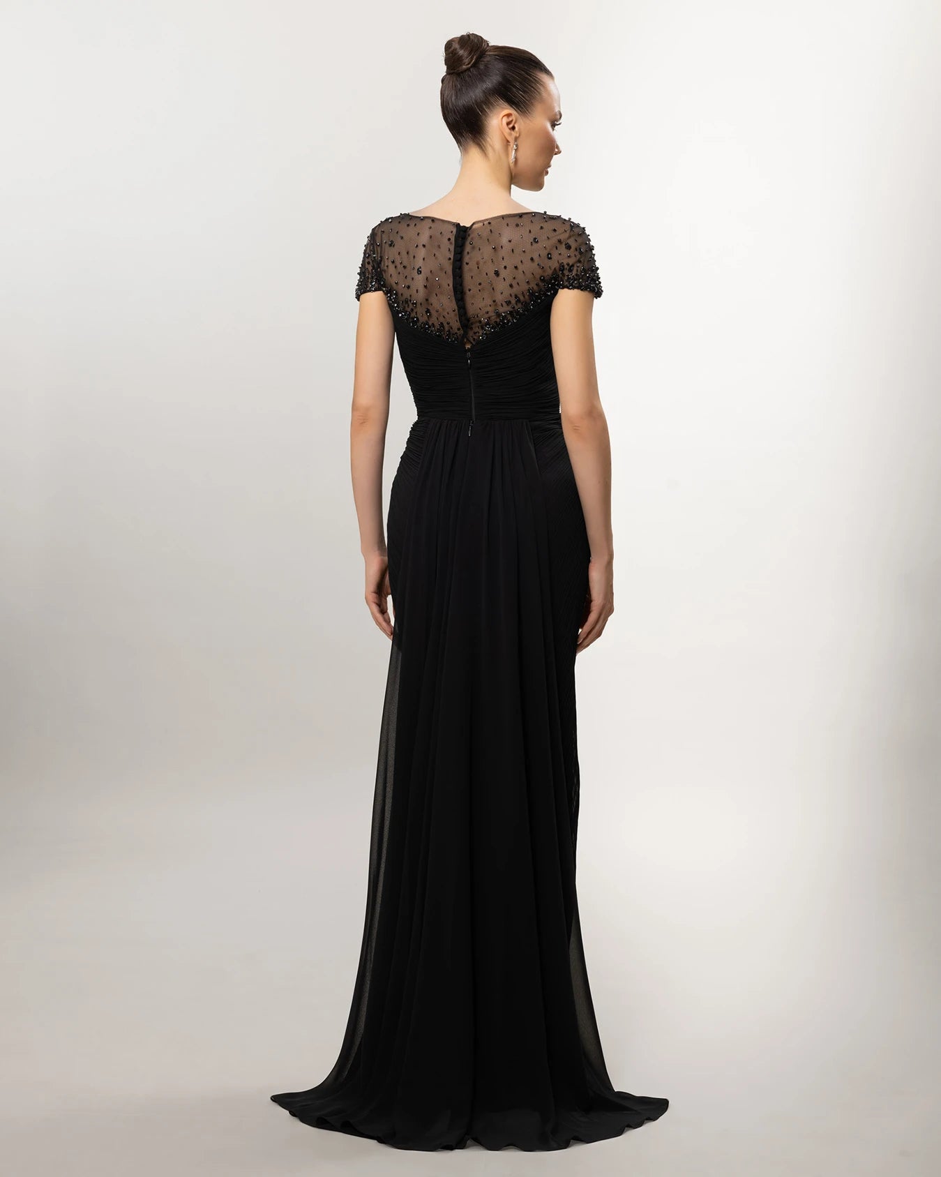 26039-Üstü İşlemeli, Yırtmaçlı Uzun Abiye Elbise