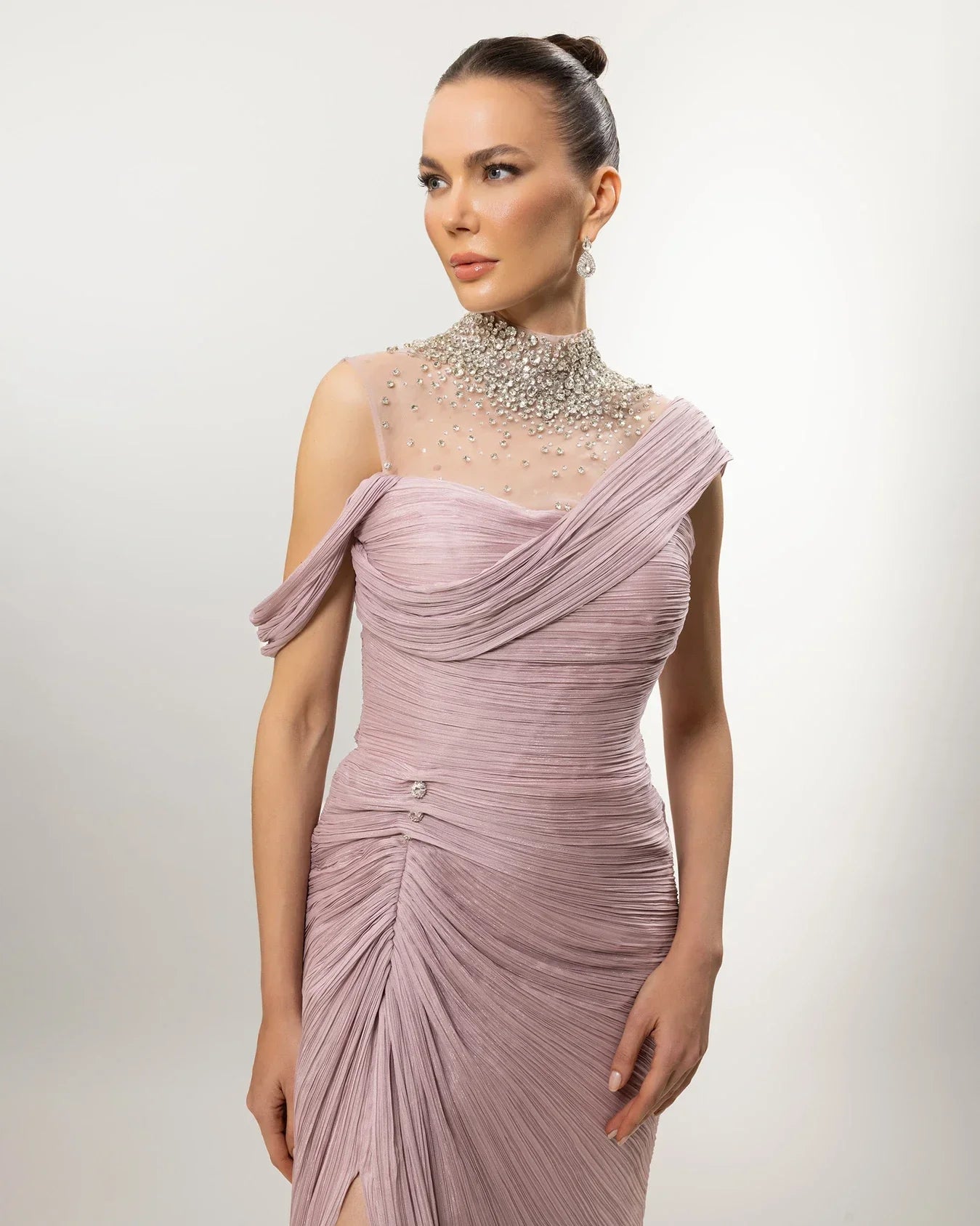 26049-Transparan Yaka Taş İşlemeli Yırtmaçlı Uzun Abiye Elbise - Kenzel