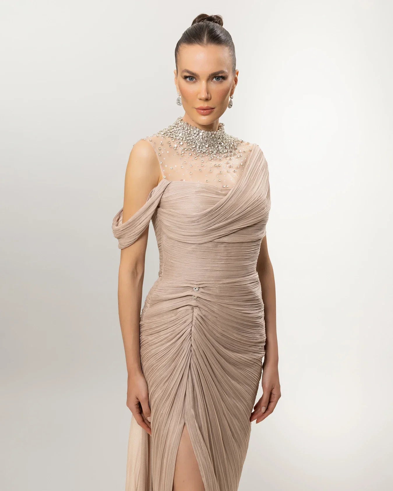 26049-Transparan Yaka Taş İşlemeli Yırtmaçlı Uzun Abiye Elbise - Kenzel