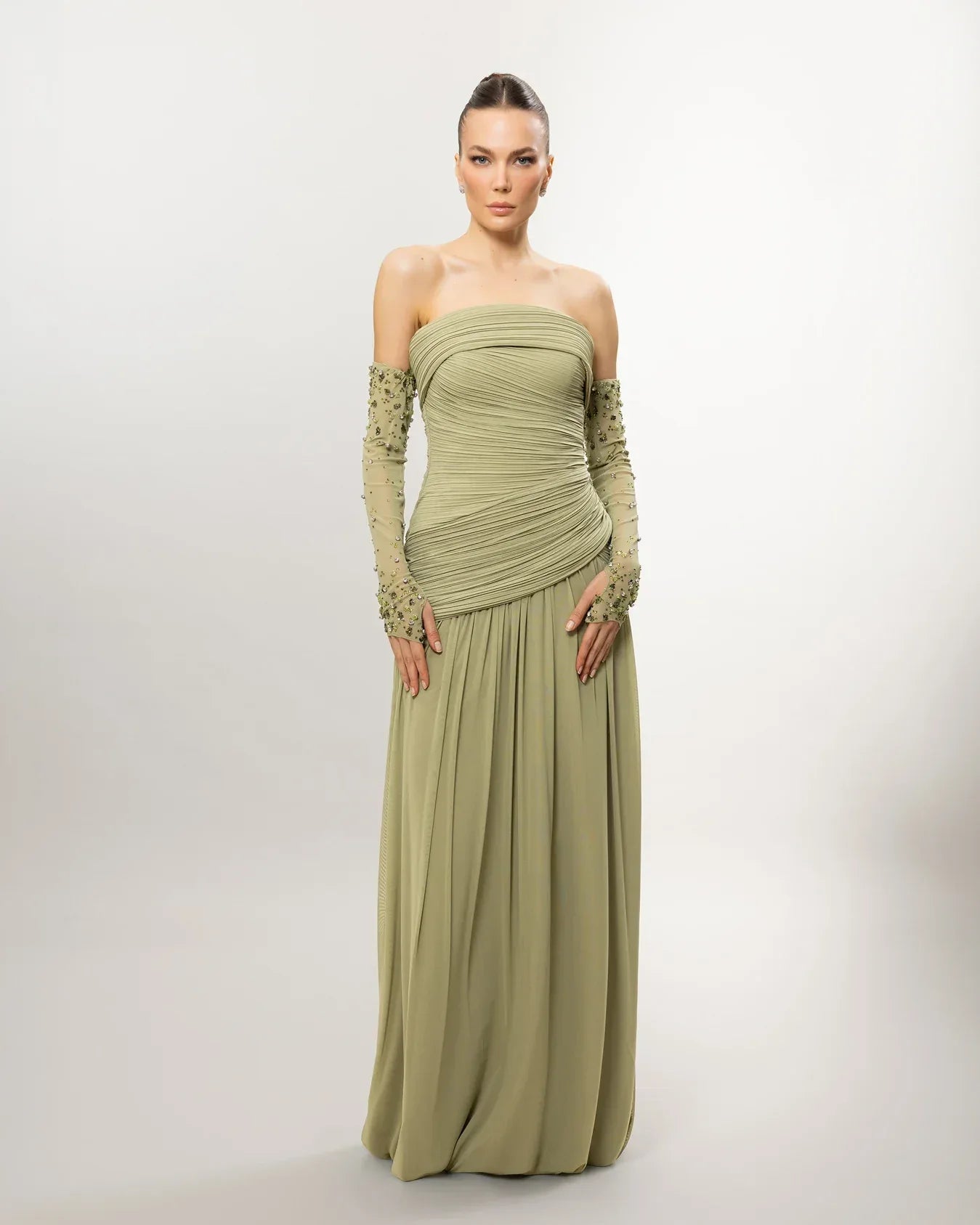 26050-Eldiven Detaylı Straplez Drapeli Uzun Abiye Elbise - Kenzel