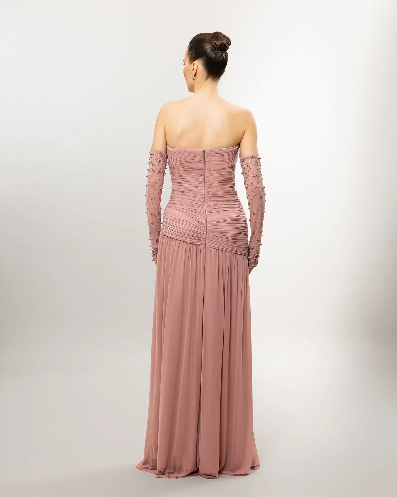 26050-Eldiven Detaylı Straplez Drapeli Uzun Abiye Elbise - Kenzel