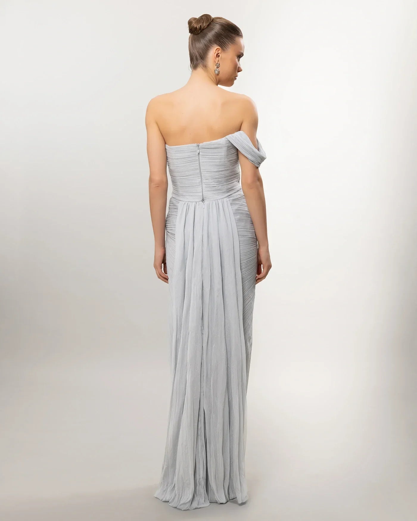 26052-Tek Omuz Drapeli Taş Detaylı Yırtmaçlı Uzun Abiye