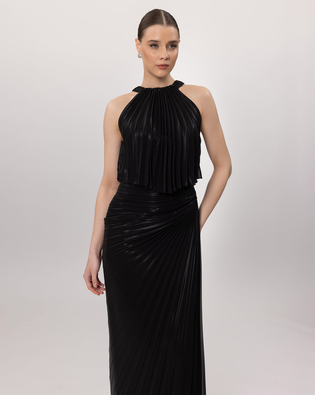 26062-Halter Yaka Pileli Uzun Abiye Elbise