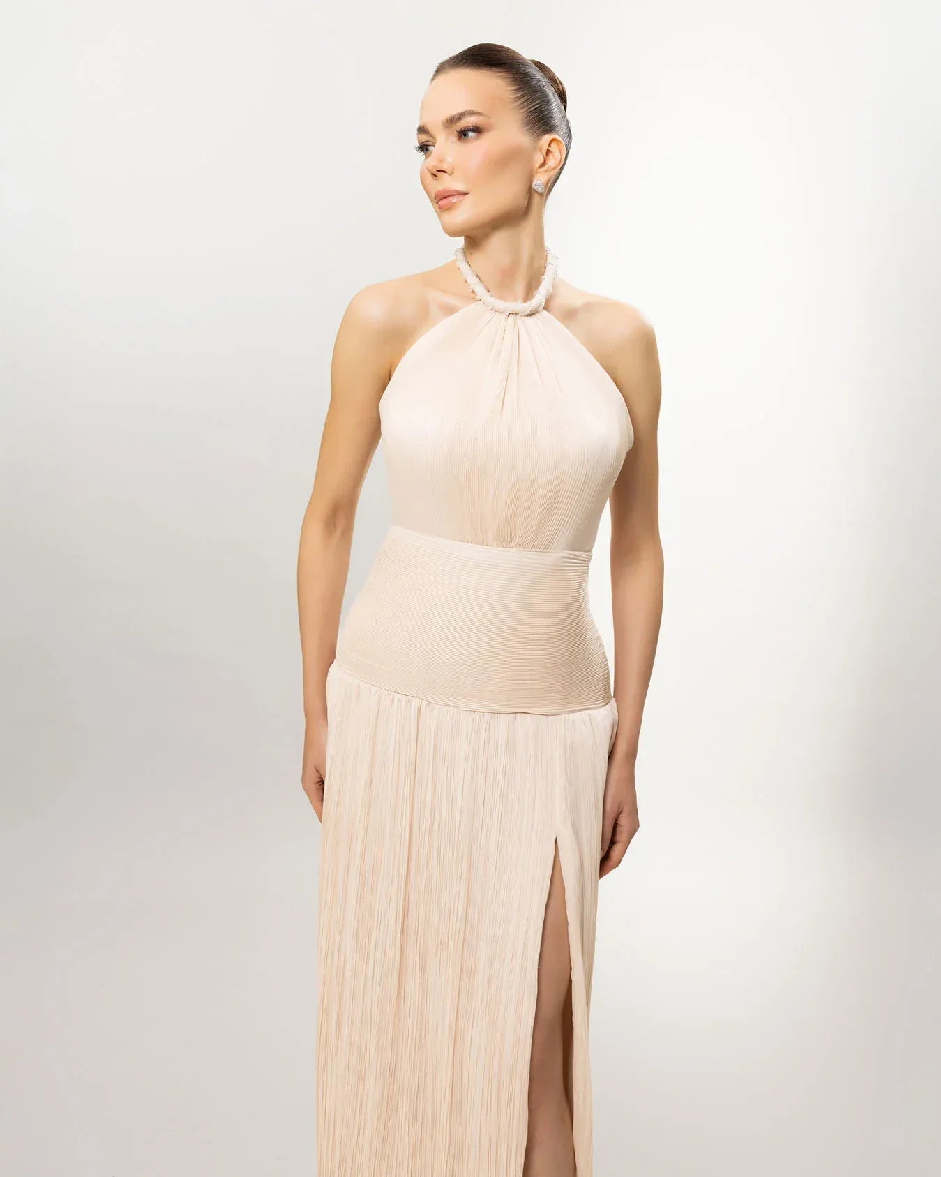 26066-Boyundan Bağlamalı Piliseli Yırtmaçlı Abiye Elbise - Kenzel