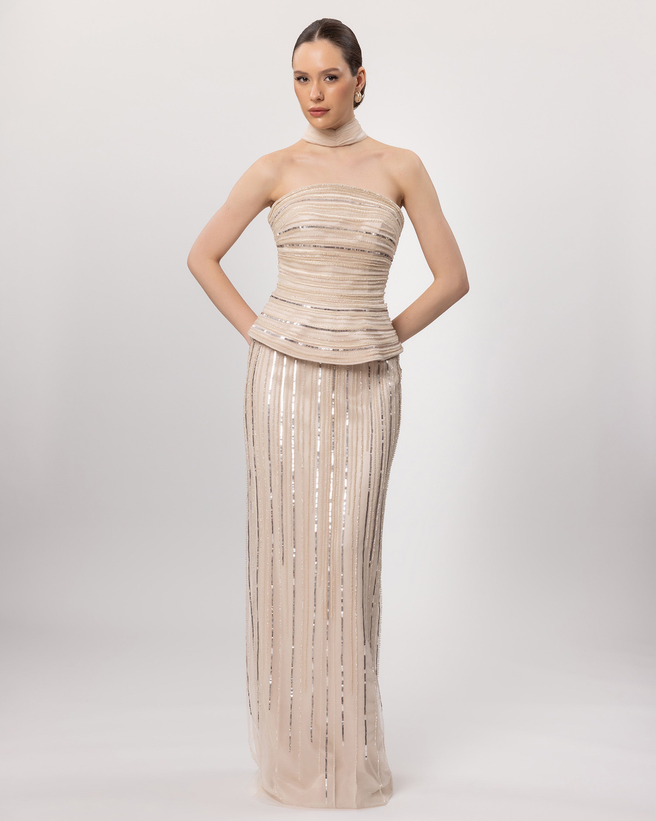 26076-Straplez Peplum Detaylı Boncuk İşlemeli Uzun Abiye