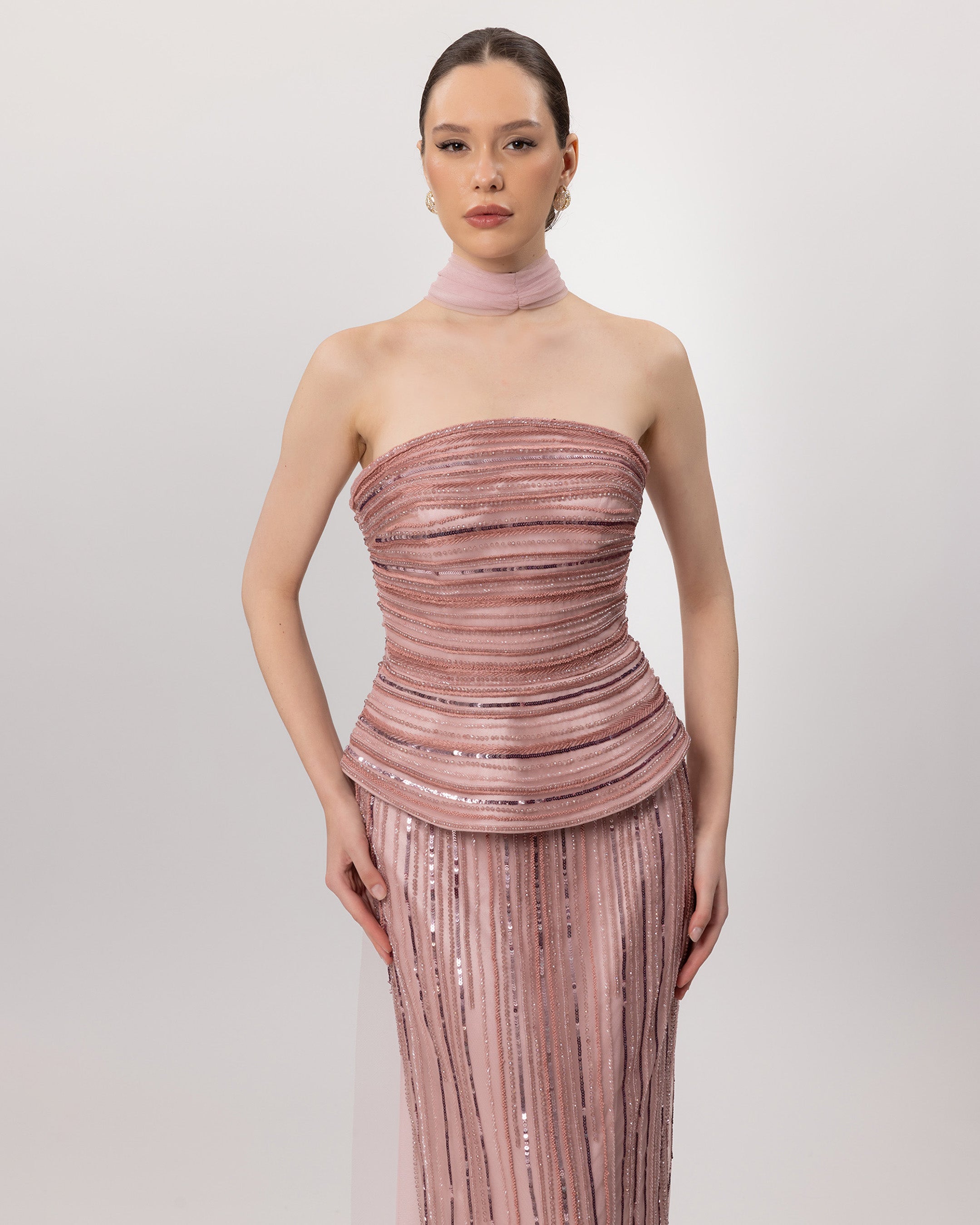 26076-Straplez Peplum Detaylı Boncuk İşlemeli Uzun Abiye