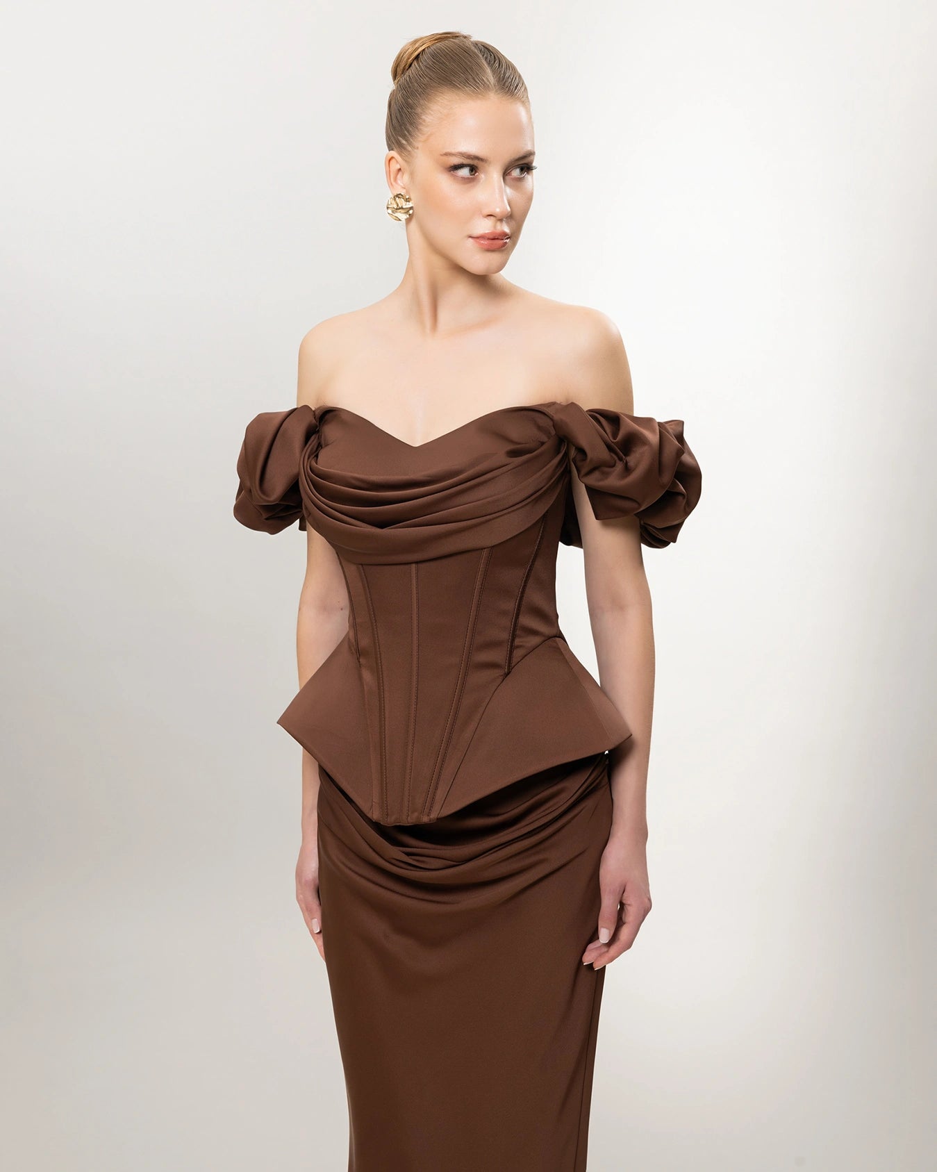 26081-Düşük Omuz Balon Kollu Korse Bel Uzun Elbise