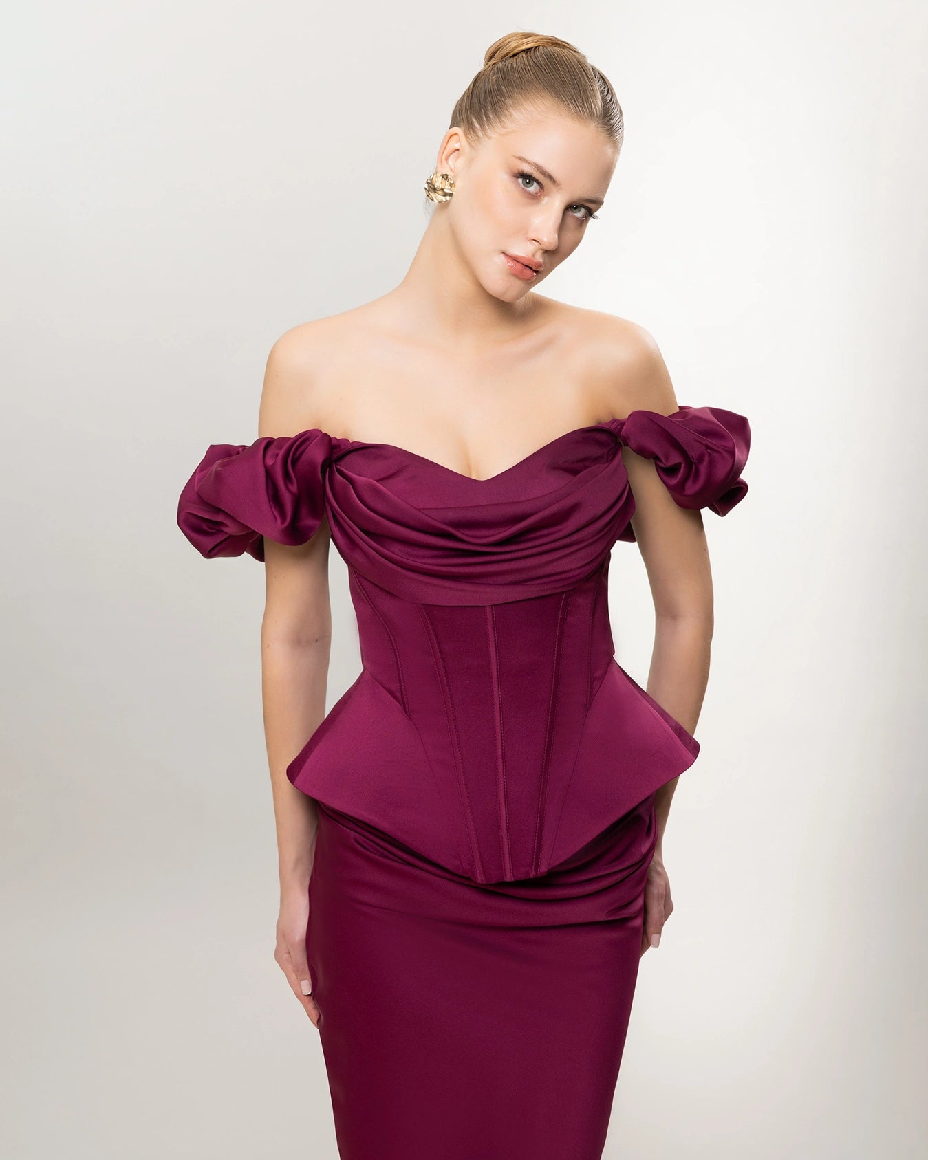 26081-Düşük Omuz Balon Kollu Korse Bel Uzun Elbise