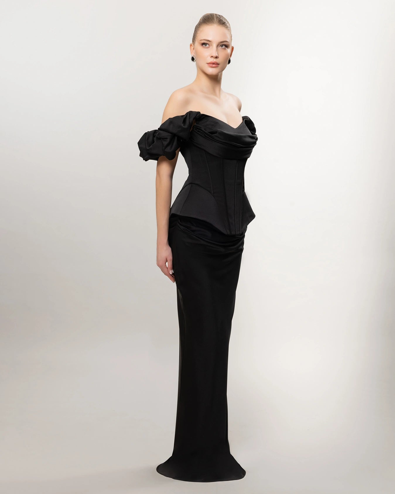 26081-Düşük Omuz Balon Kollu Korse Bel Uzun Elbise