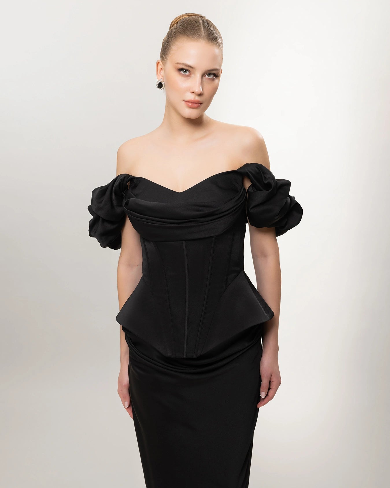 26081-Düşük Omuz Balon Kollu Korse Bel Uzun Elbise