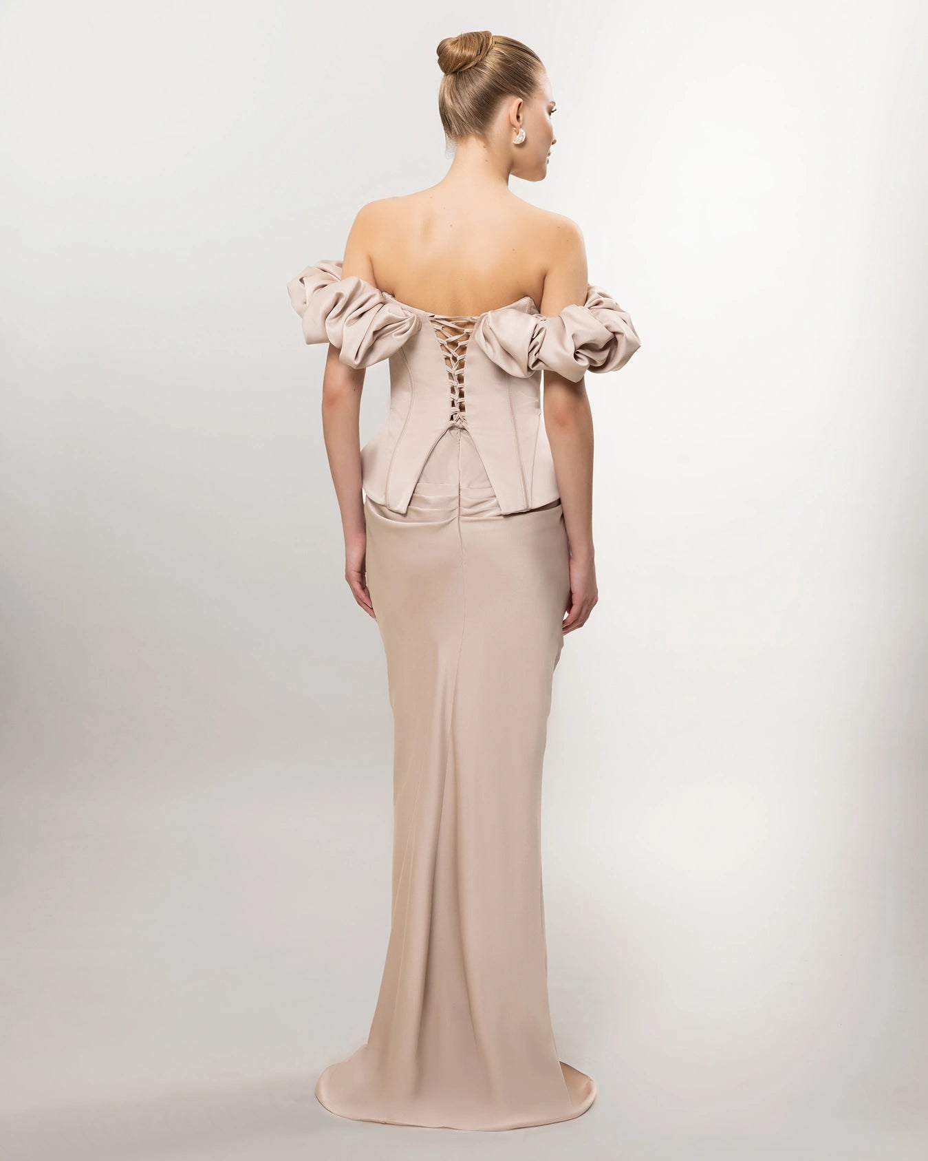 26081-Düşük Omuz Balon Kollu Korse Bel Uzun Elbise