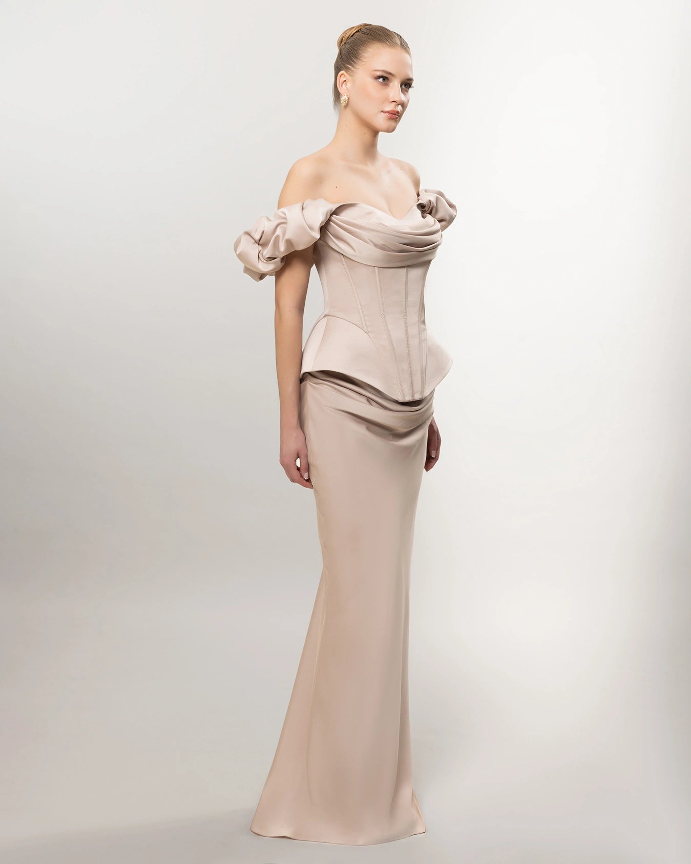 26081-Düşük Omuz Balon Kollu Korse Bel Uzun Elbise