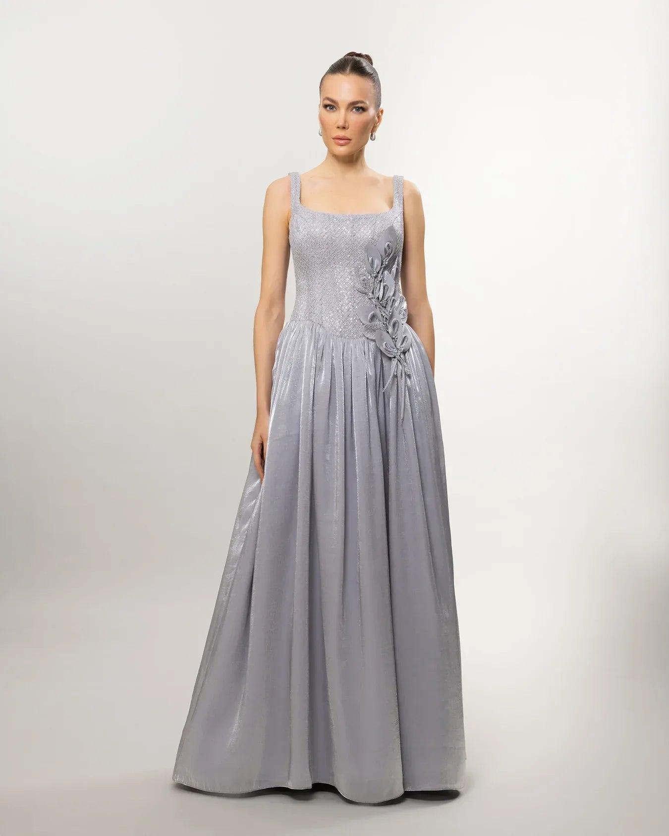 26086-Askılı Çiçek Detaylı Kloş Uzun Abiye Elbise - Kenzel