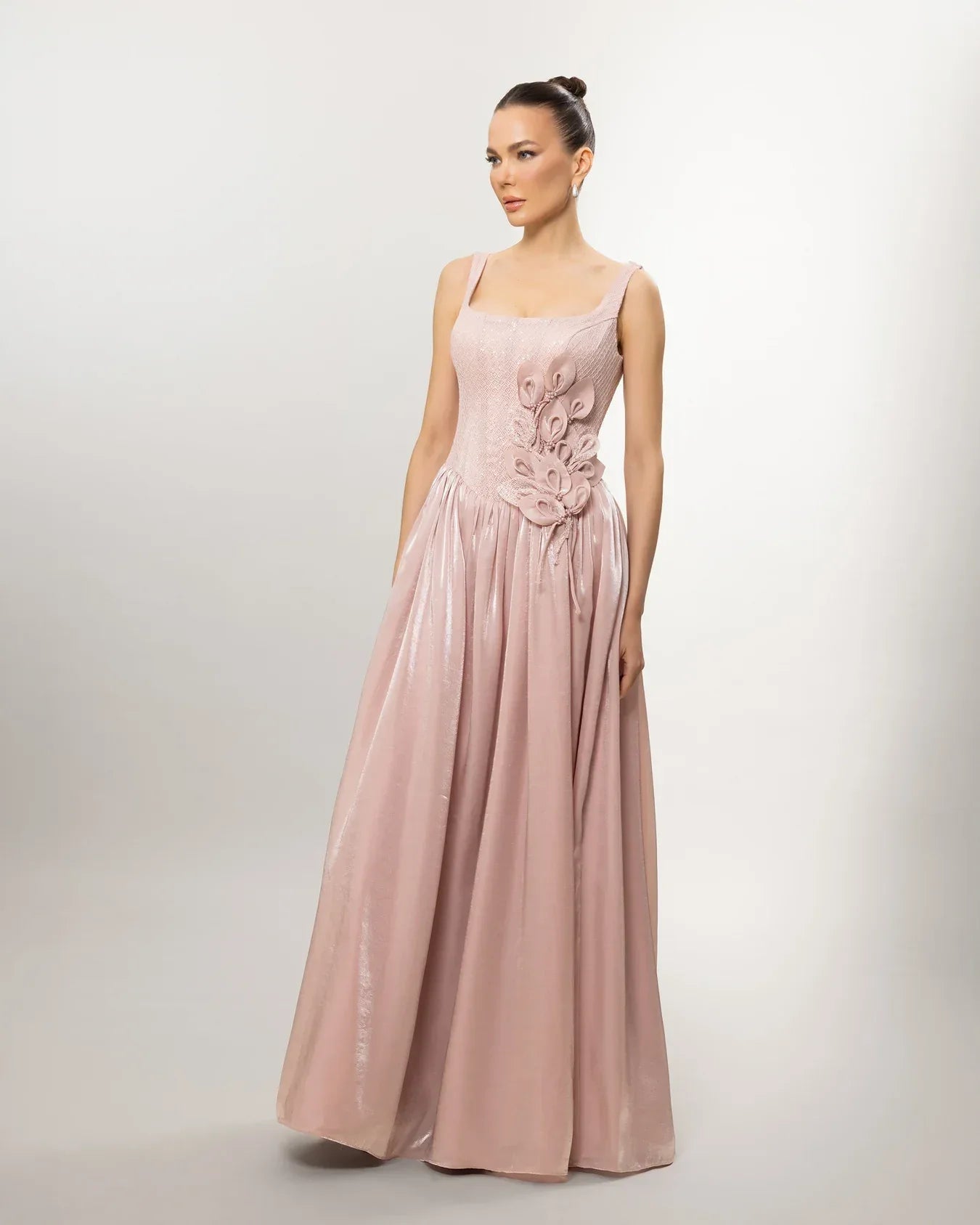 26086-Askılı Çiçek Detaylı Kloş Uzun Abiye Elbise - Kenzel