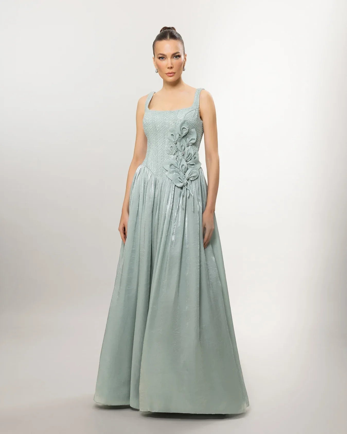 26086-Askılı Çiçek Detaylı Kloş Uzun Abiye Elbise - Kenzel