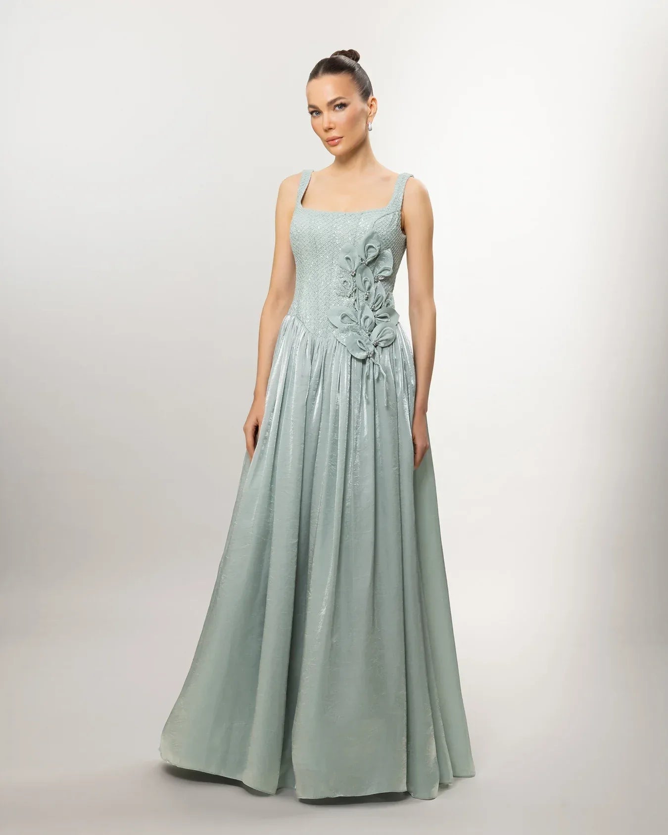 26086-Askılı Çiçek Detaylı Kloş Uzun Abiye Elbise - Kenzel